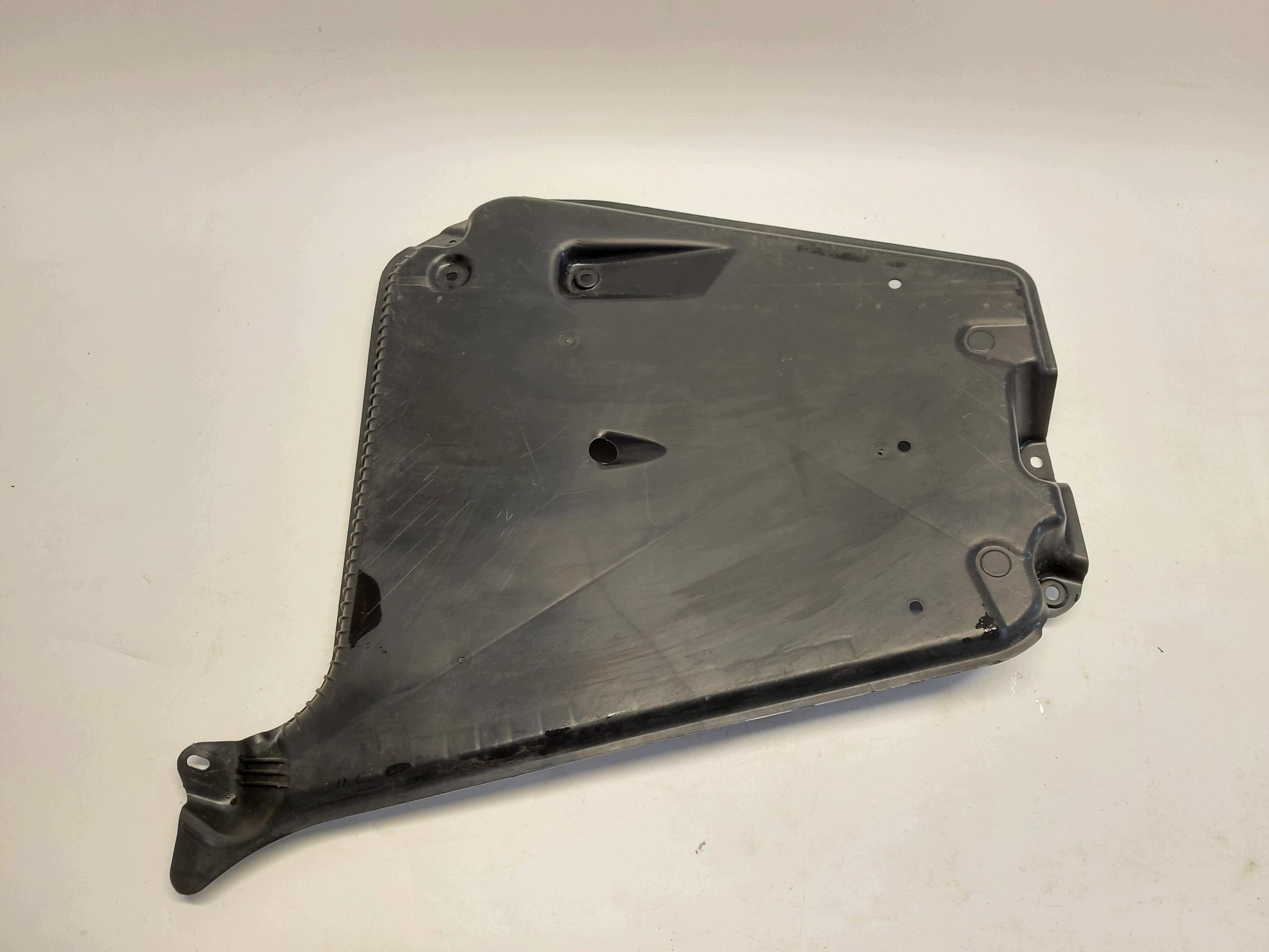AUDI A5 8B3 B10 AVANT cover chassis rear part left 8B3825311A