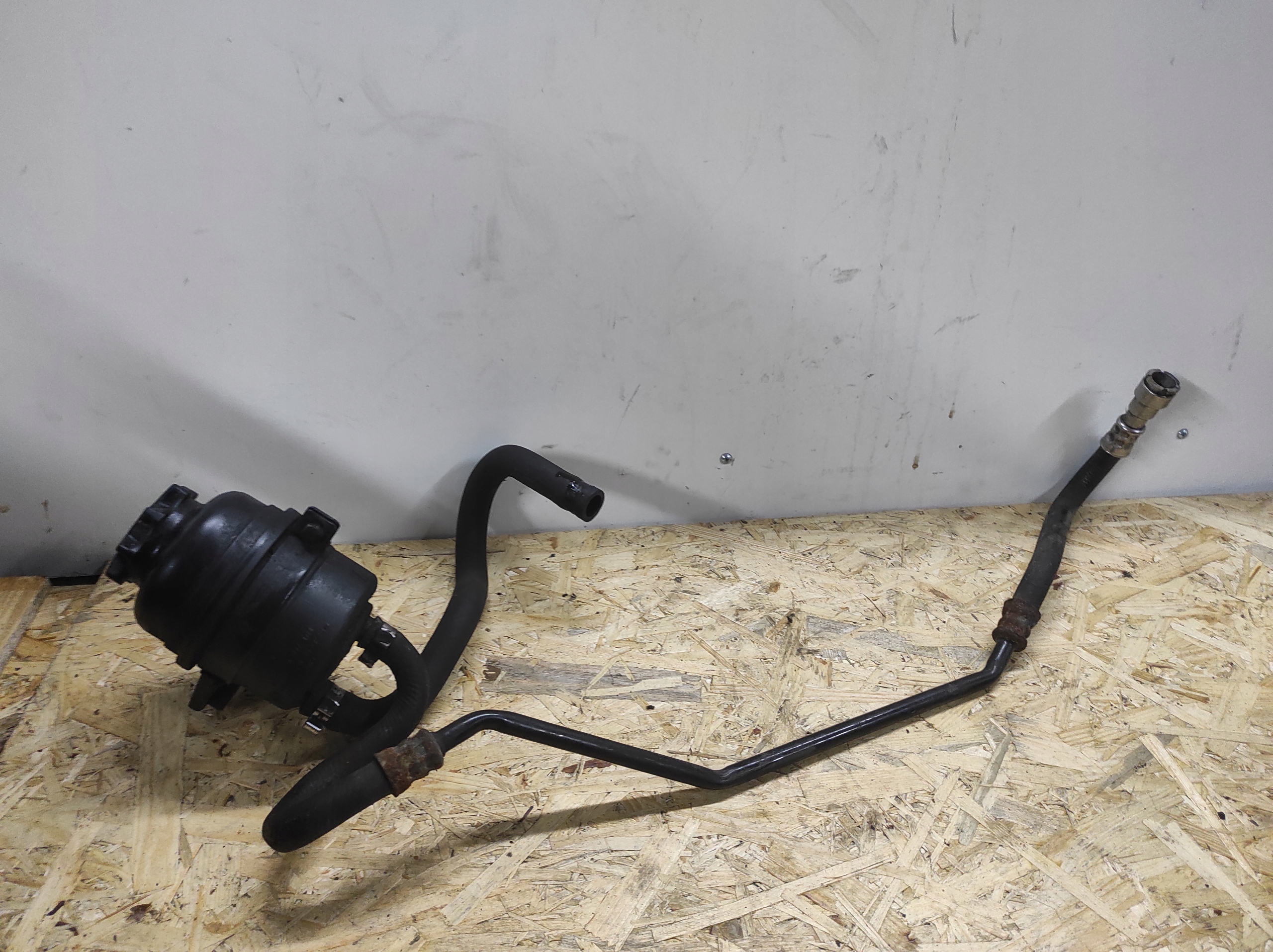 BMW E90 E91 E92 servo tank 6768094