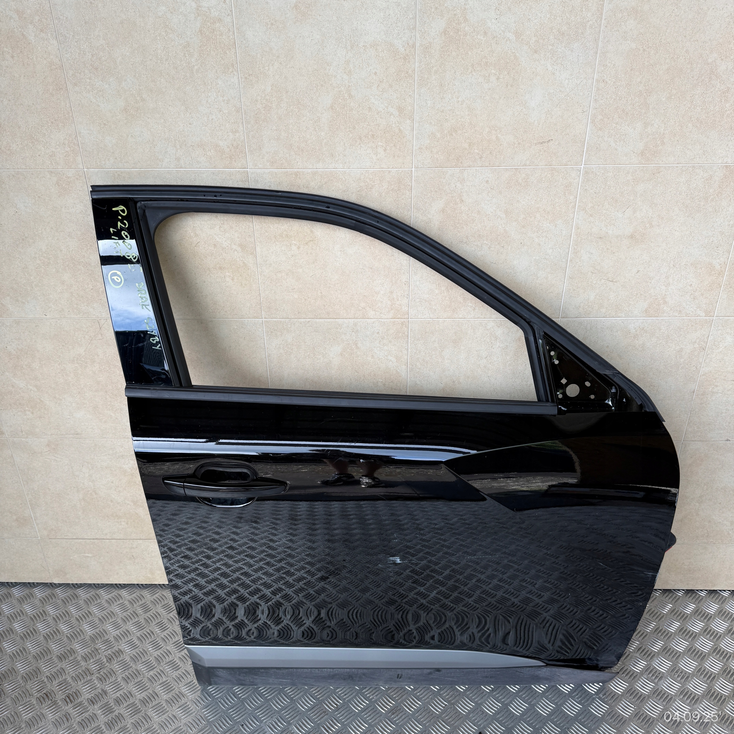 door complete front right PEUGEOT 2008 II LIFT 2024 ROK does not have windows
