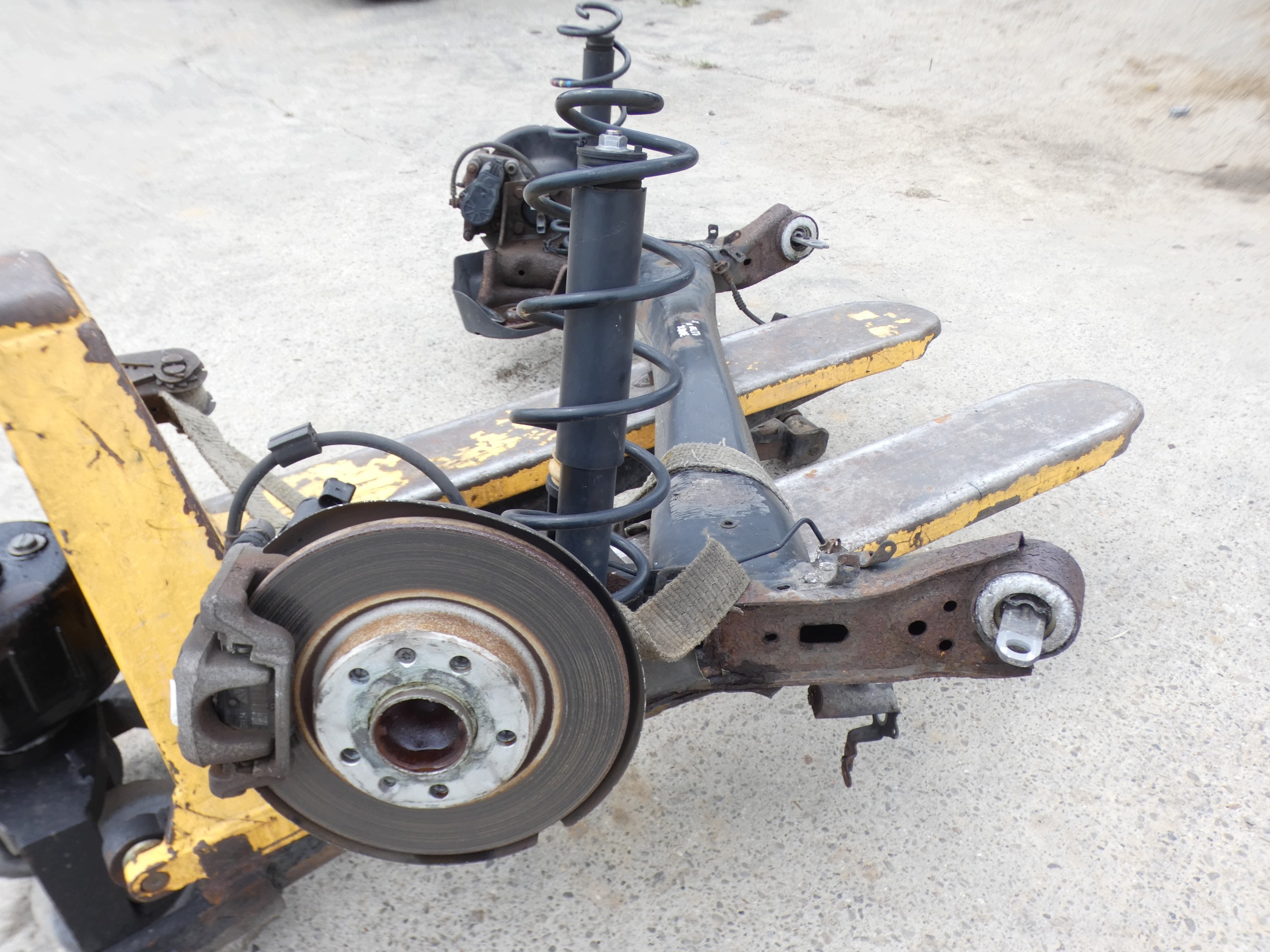 Peugeot 3008 II suspension beam axis rear