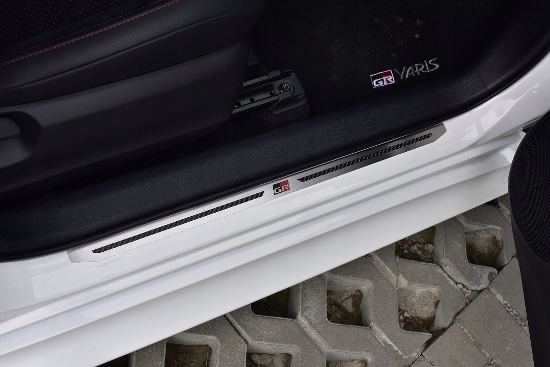 LISTWY PROGOWE DO TOYOTA YARIS GR GAZOO RACING VIP 4X4 WRC Producent inny