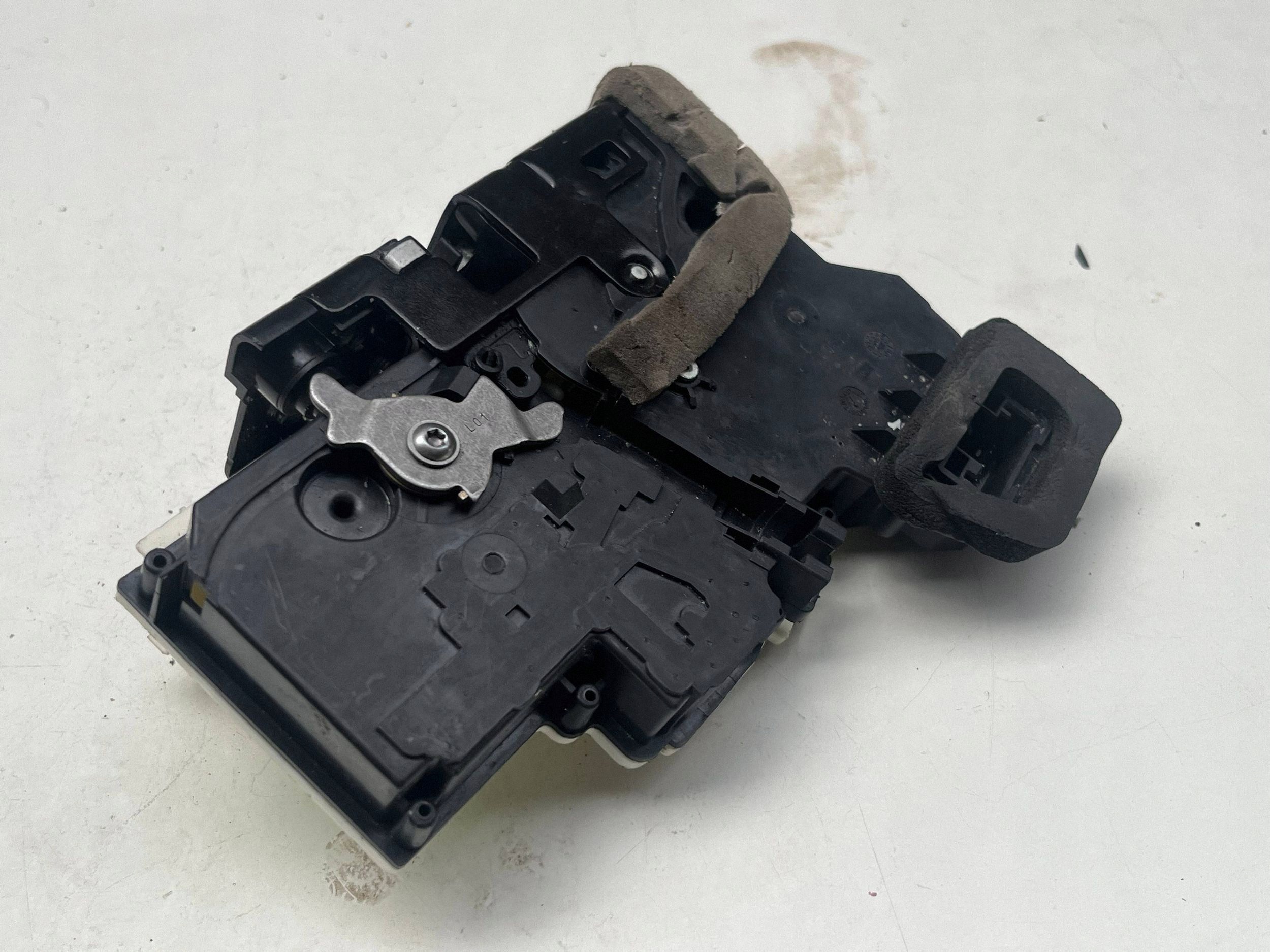 AUDI A6 C8 lock door left rear part 4K0839015P @M