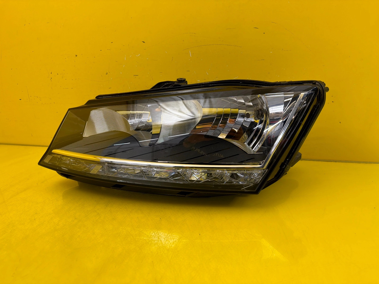 light left front Skoda Fabia III Lift 6V1 Led 6V1941015D