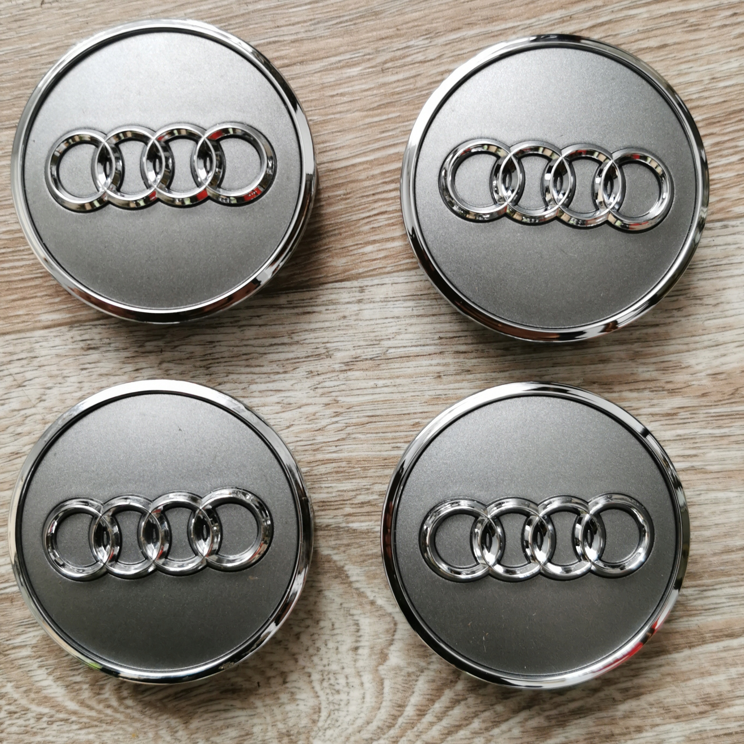 Крышки 4m0 601170 Audi A3 A4 A6 оригинальные 4шт