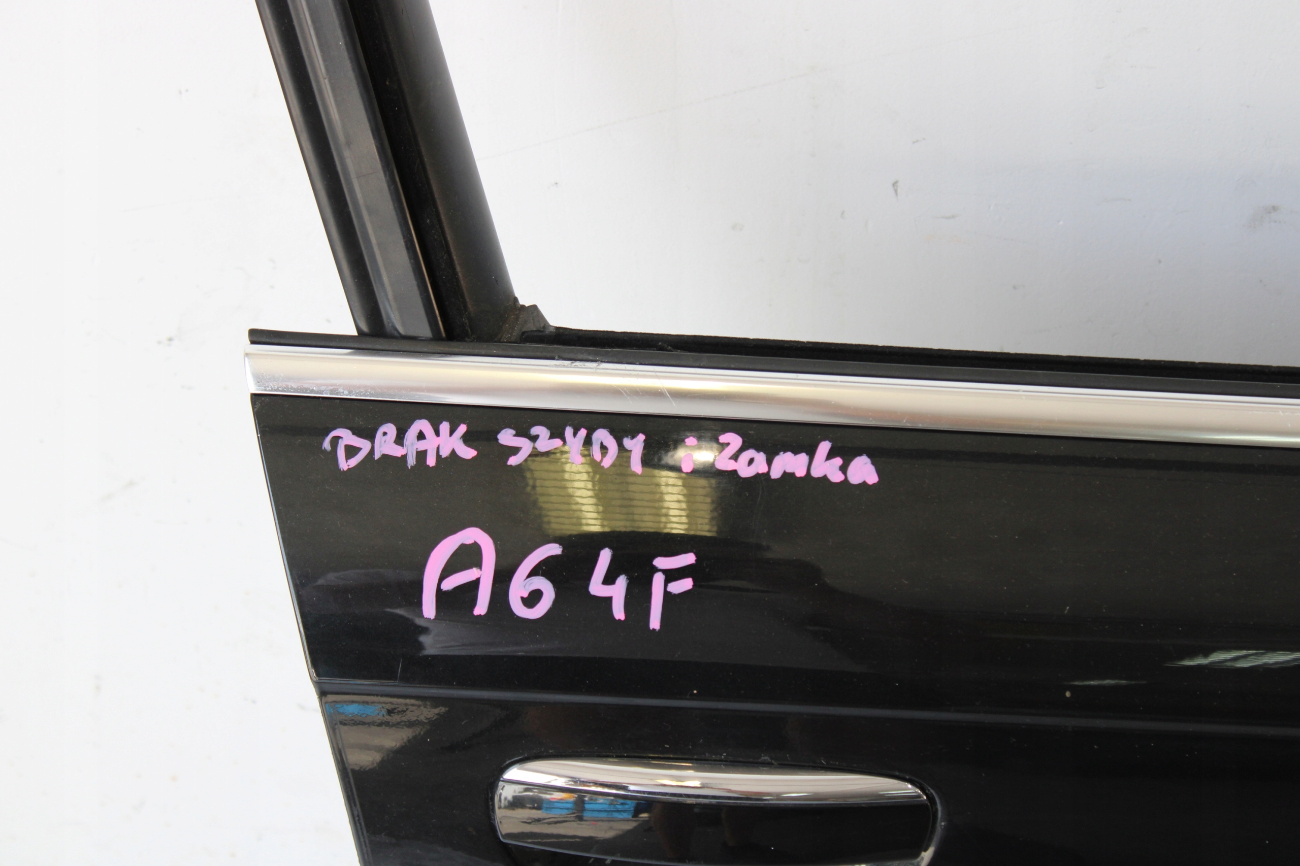door right front front AUDI A6 C6 4F0 4F9 S-LINE does not have windows and of a lock