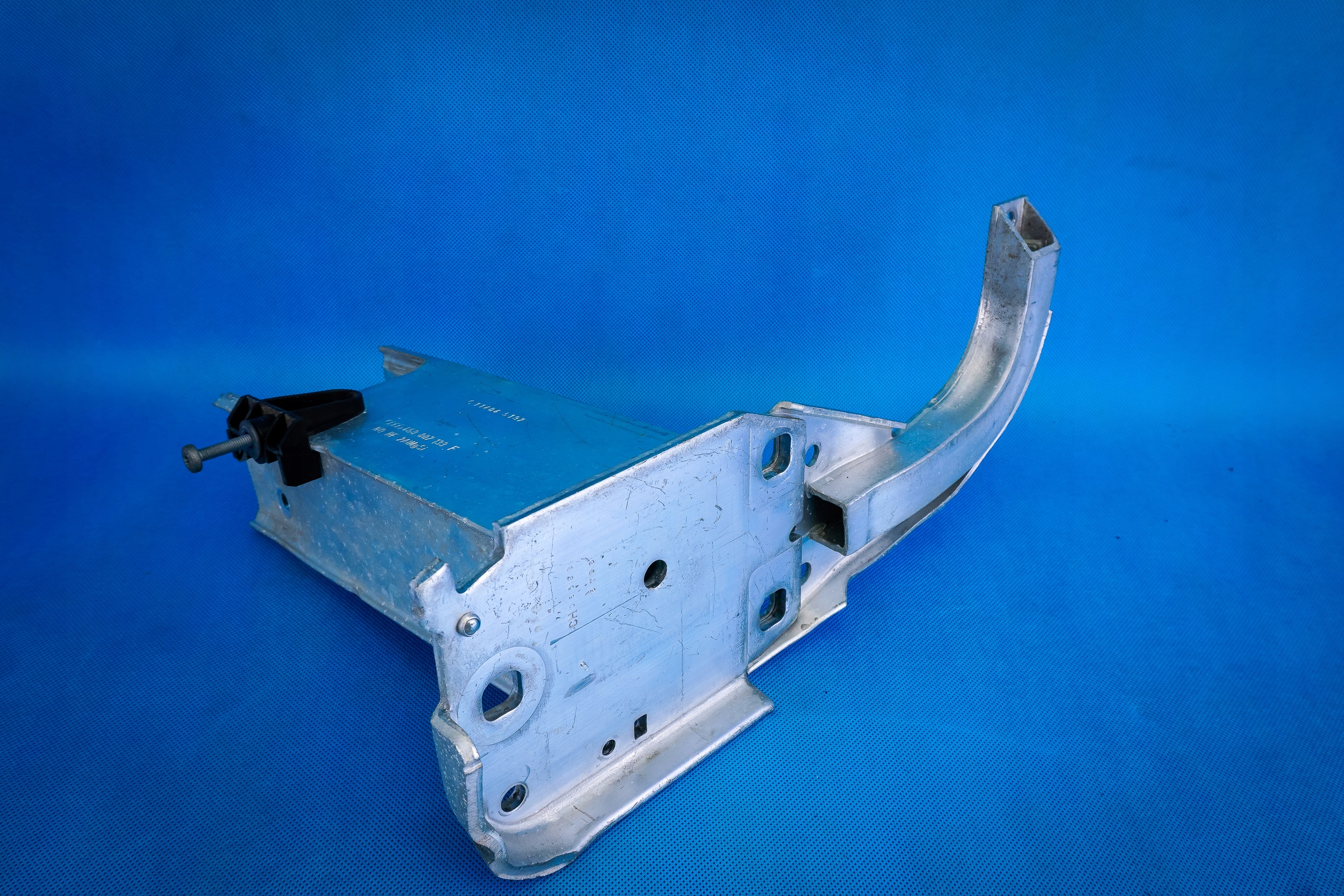 console siders of a bumper left Audi A6 4G A7 4G8 4G0807133F