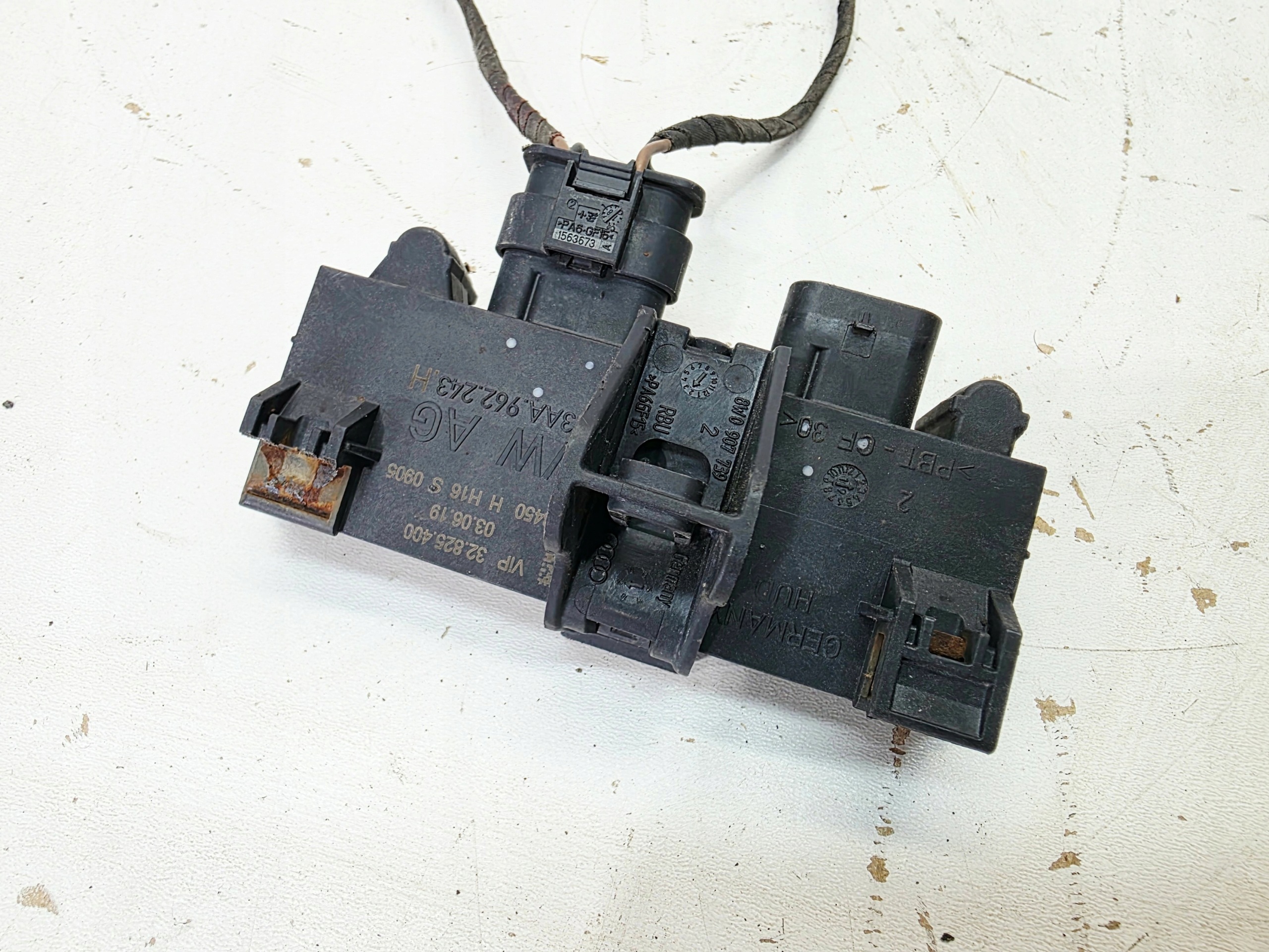 module control unit of the opening bonnet boot AUDI A4 B9 A5 8W 3AA962243H