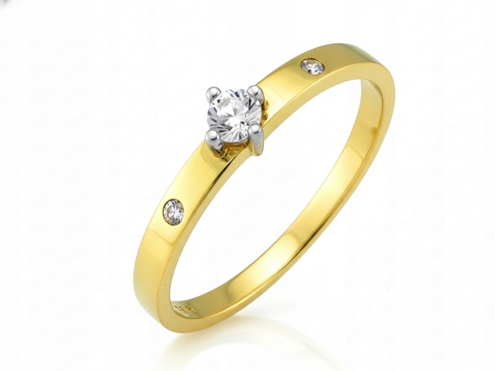 dámský prstýnek 585 zirkon a módním designem jako dárek