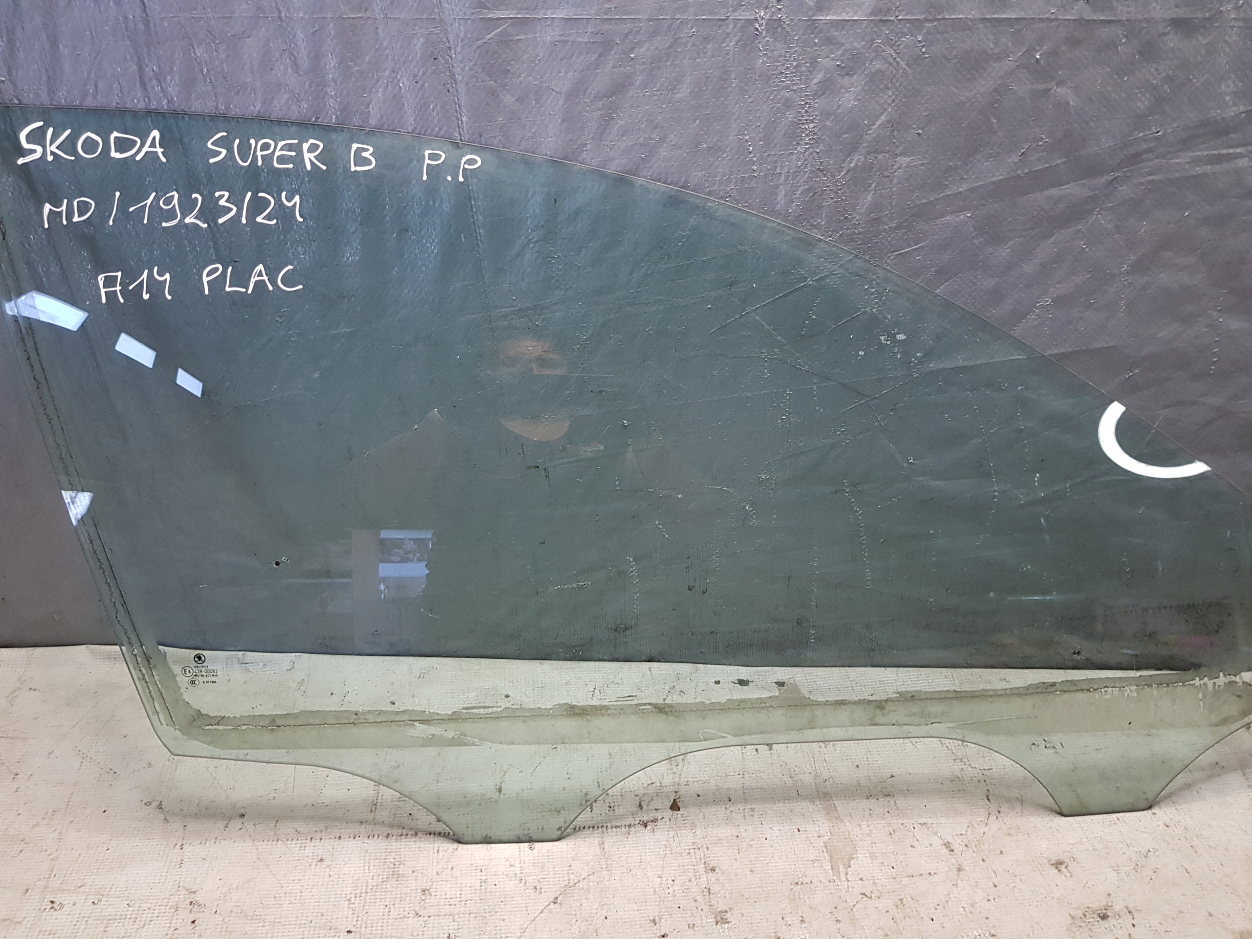 window SKODA SUPER B right front