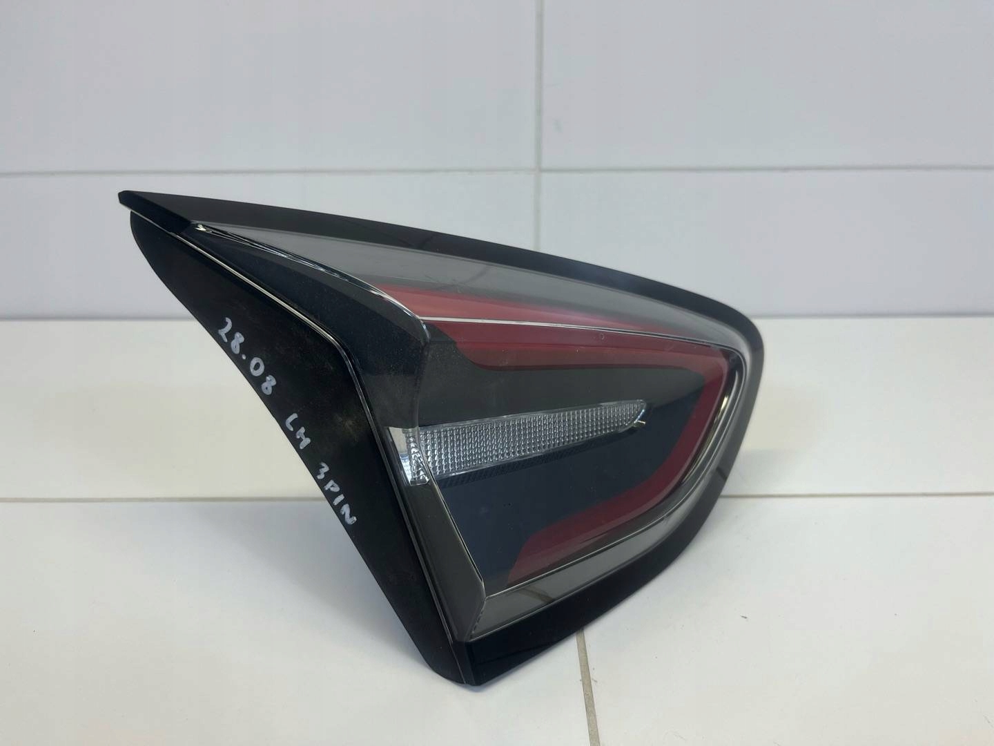 light rear to the bonnet left side Ford Puma 2 2021 L1TB13A603AD