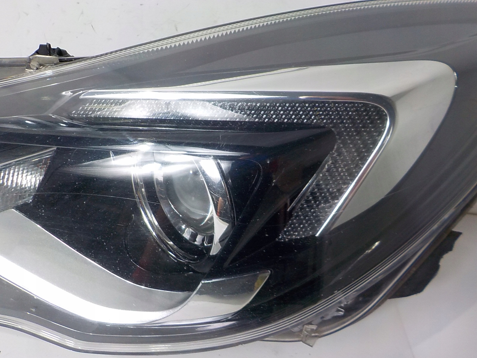 OPEL INSIGNIA A LIFT light left front front UK