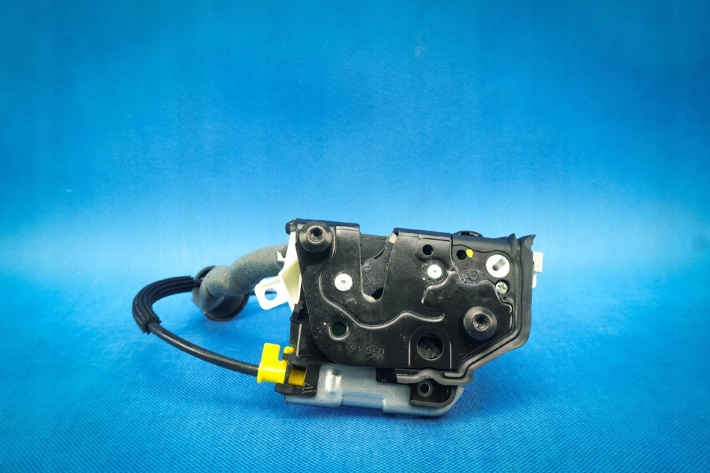 lock door right rear part Audi A3 8V A4 A5 8K0839016H