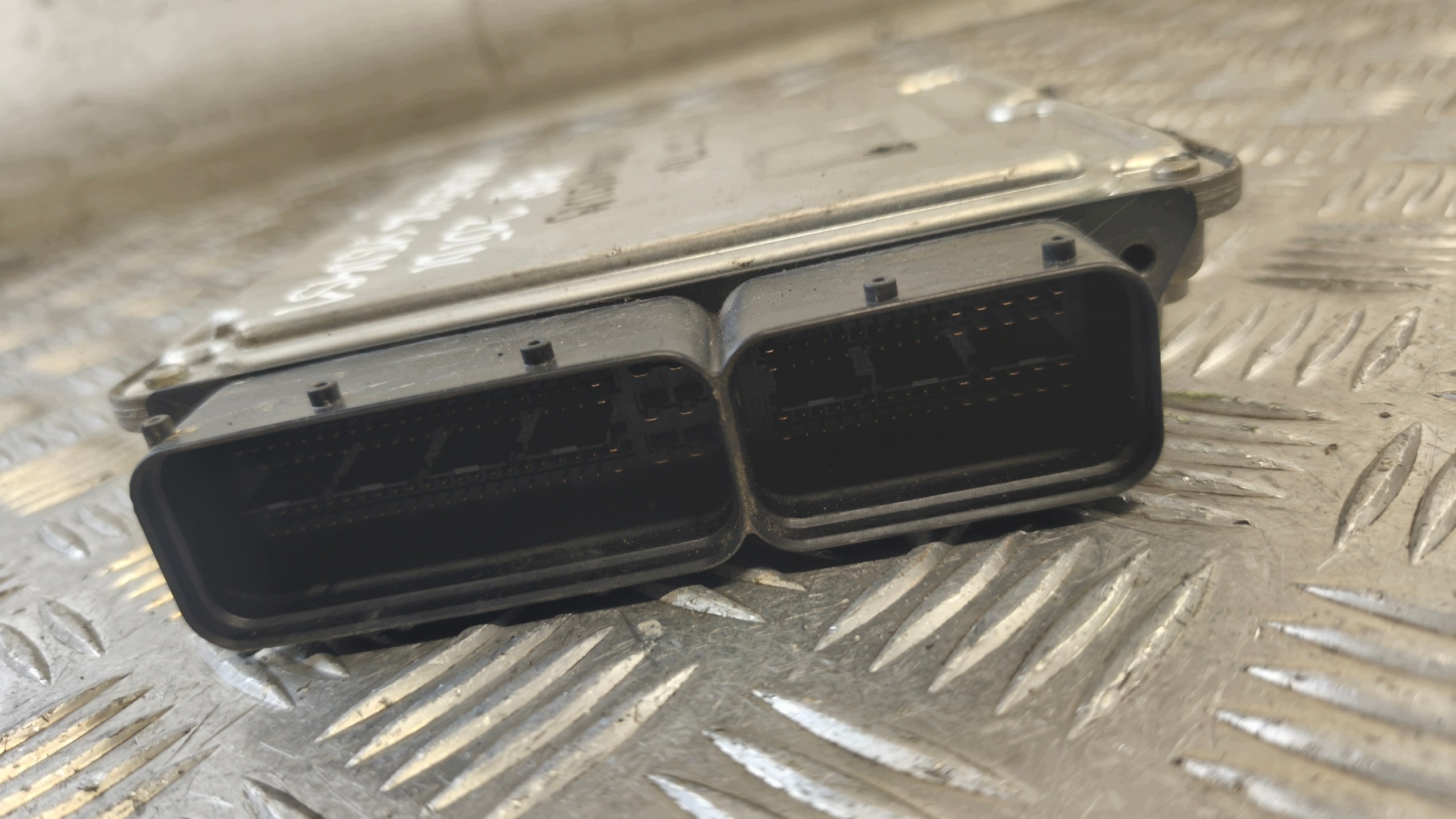 computer control unit of the engine AUDI A3 8P 2.0TDI 03G906016G