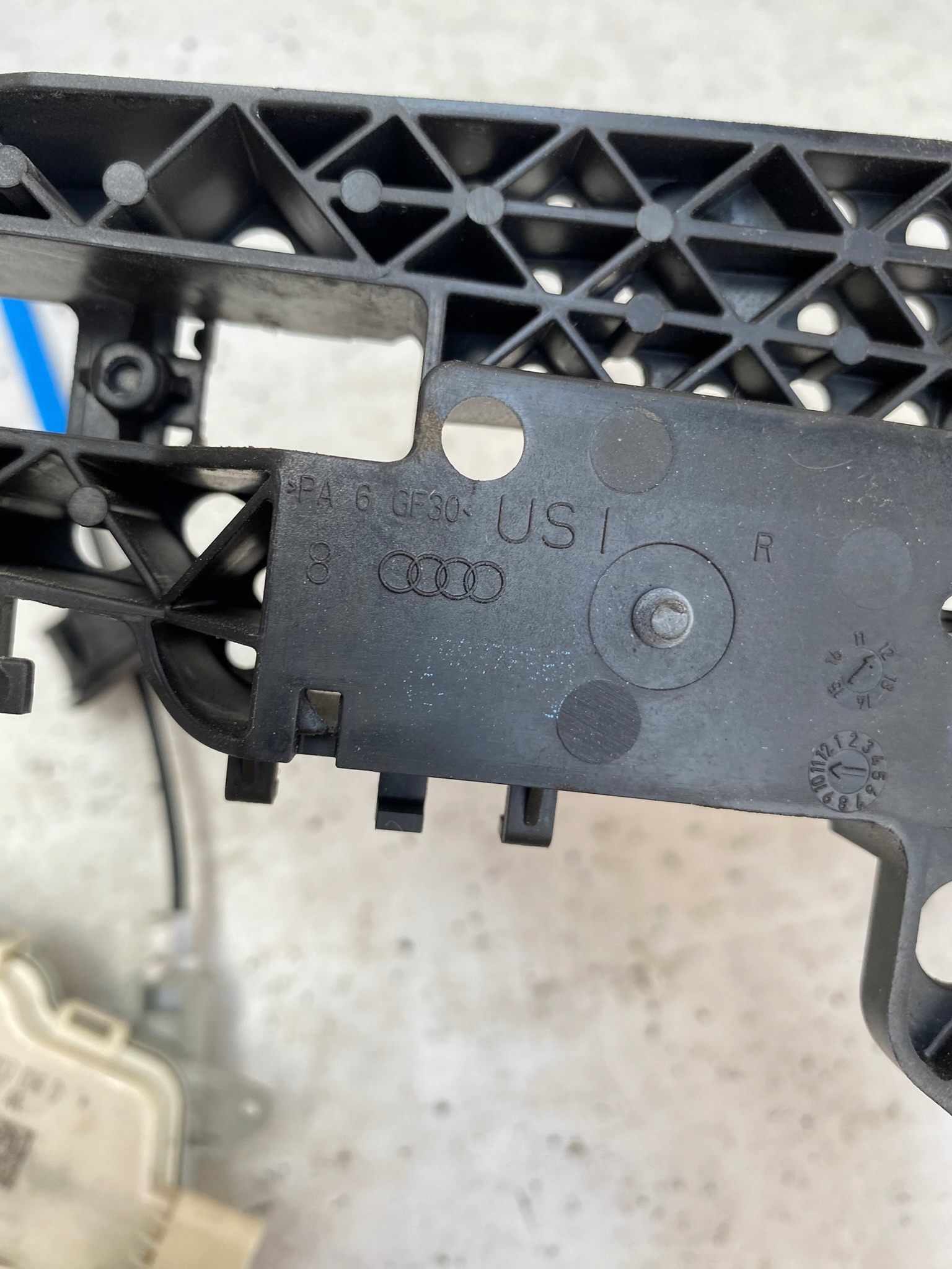 AUDI PORSCHE lock door right front 8J1837016D