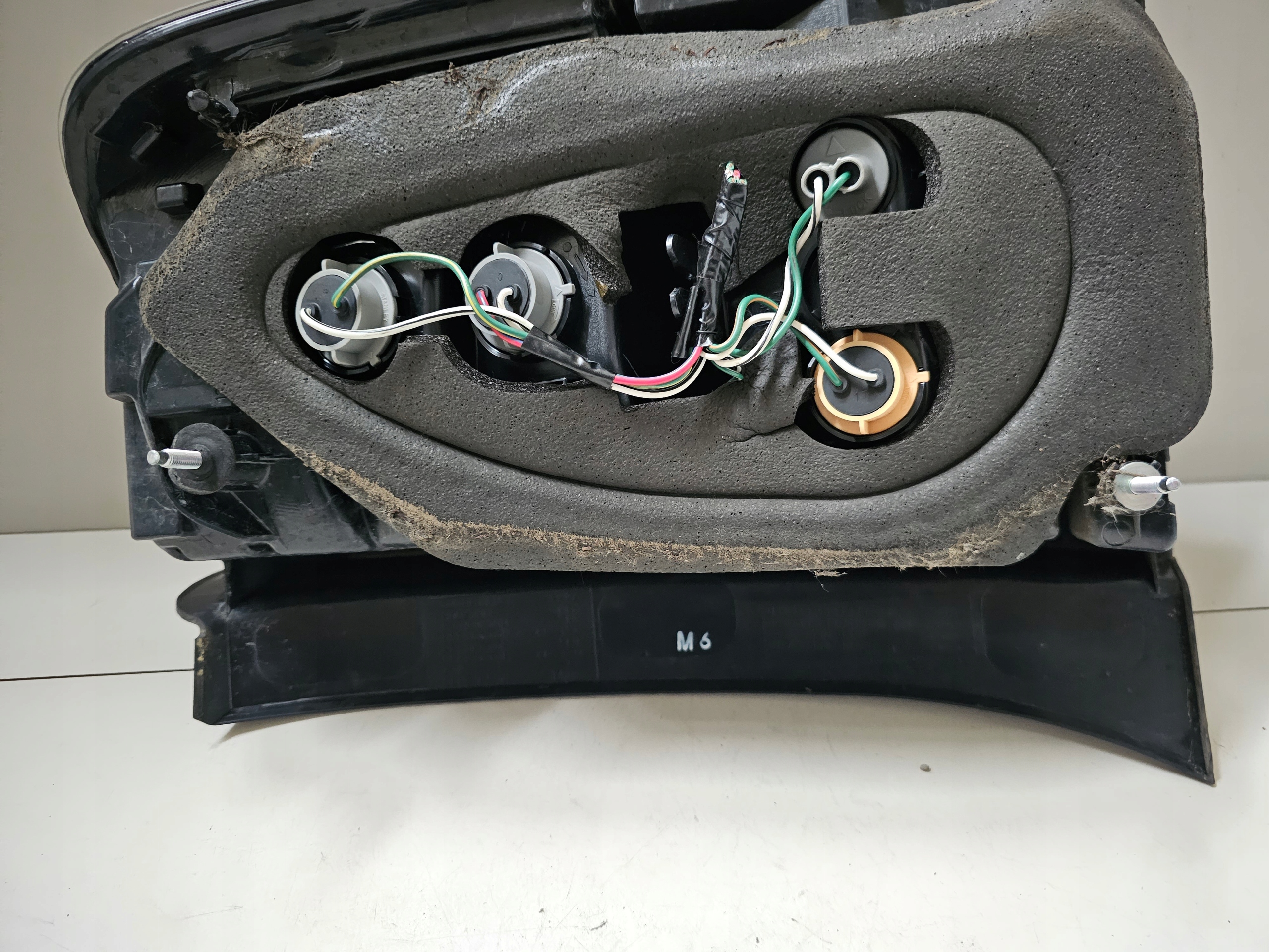 фонарь левый задний TOYOTA PRIUS II 2 led европа