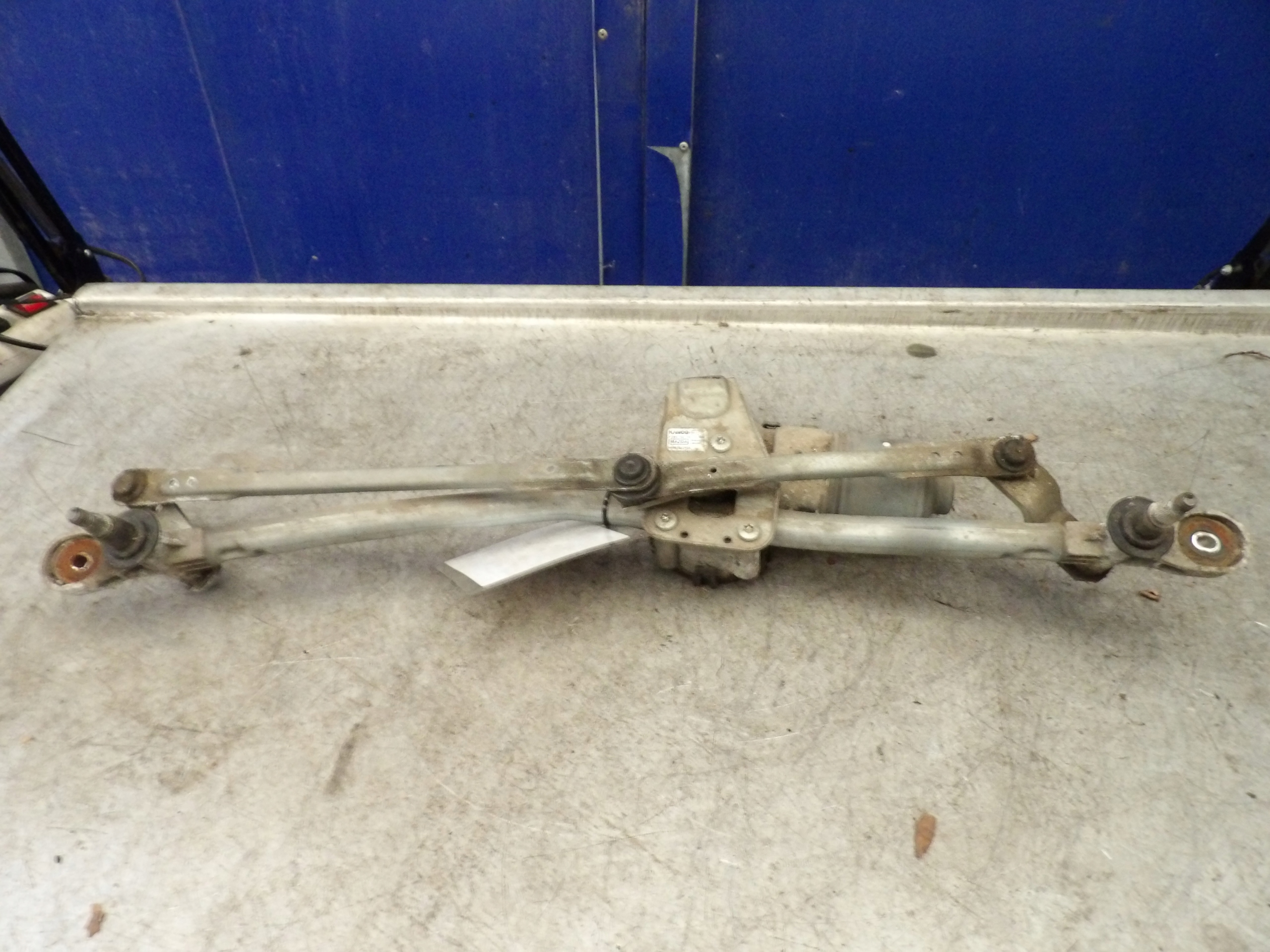 Mazda 3 wiper mechanism front F00S2S2712