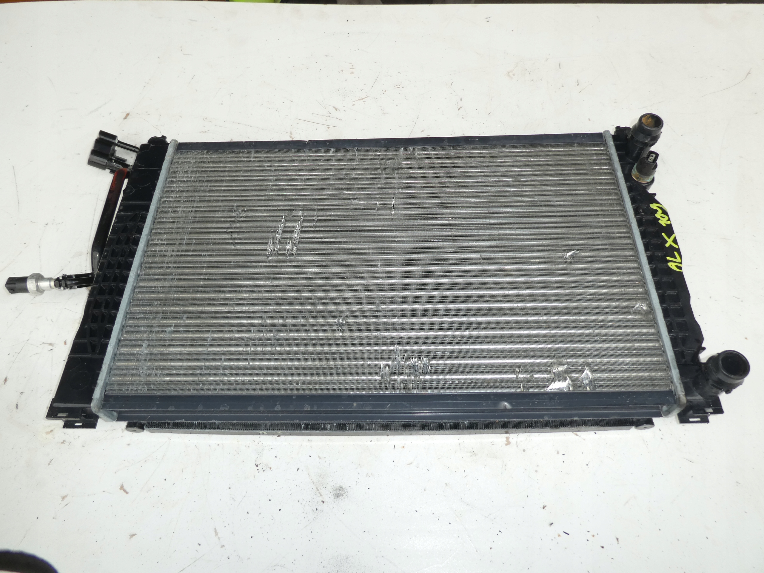 KOMPLET CHLODNIC PASSAT B5 8D0260401G