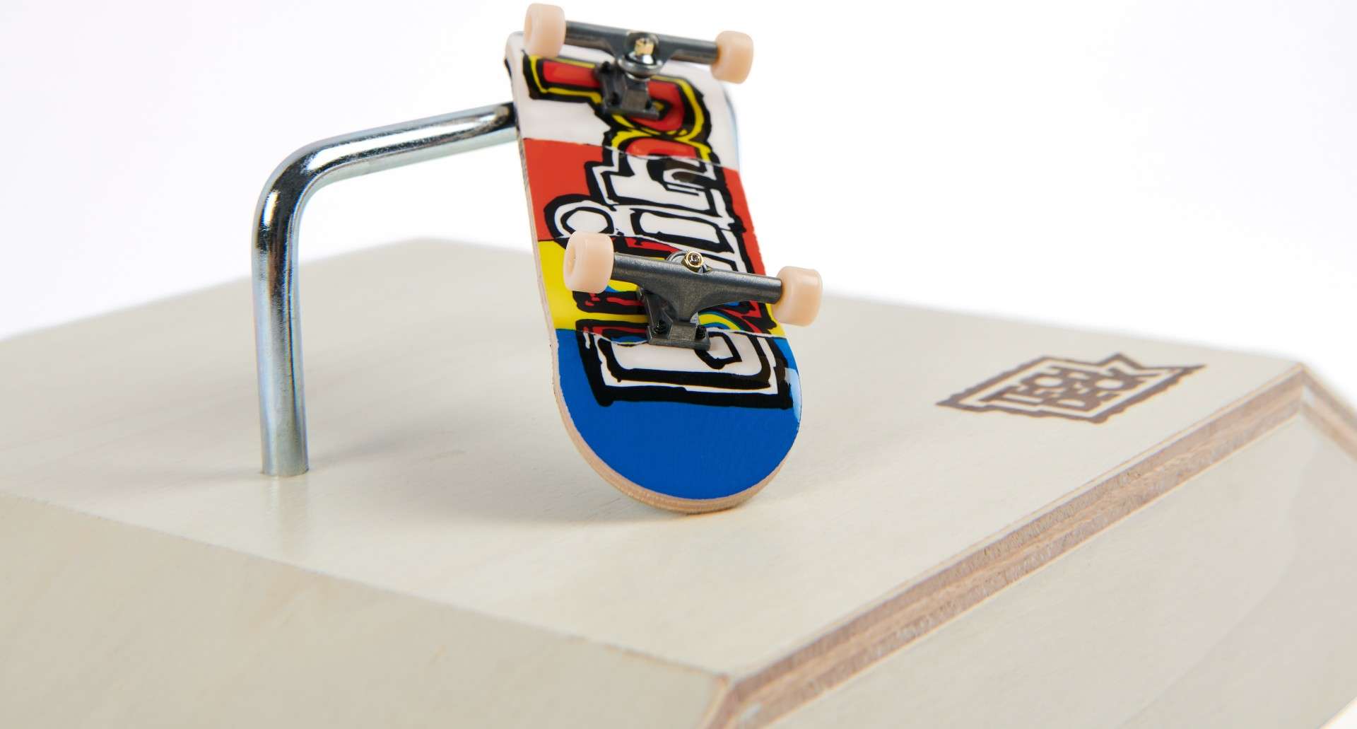 ZESTAW TECH DECK DREWNIANA RAMPA SHRED PYRAMID SPIN MASTER Model Shred Pyramid