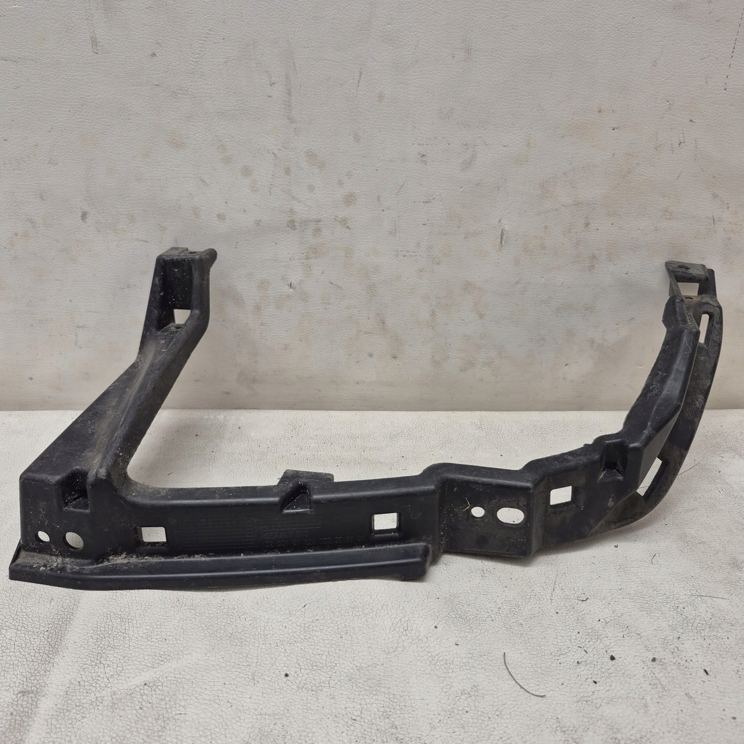SKODA OCTAVIA IV 4 19-> Poignée Support plaque de l’échappement Gauche