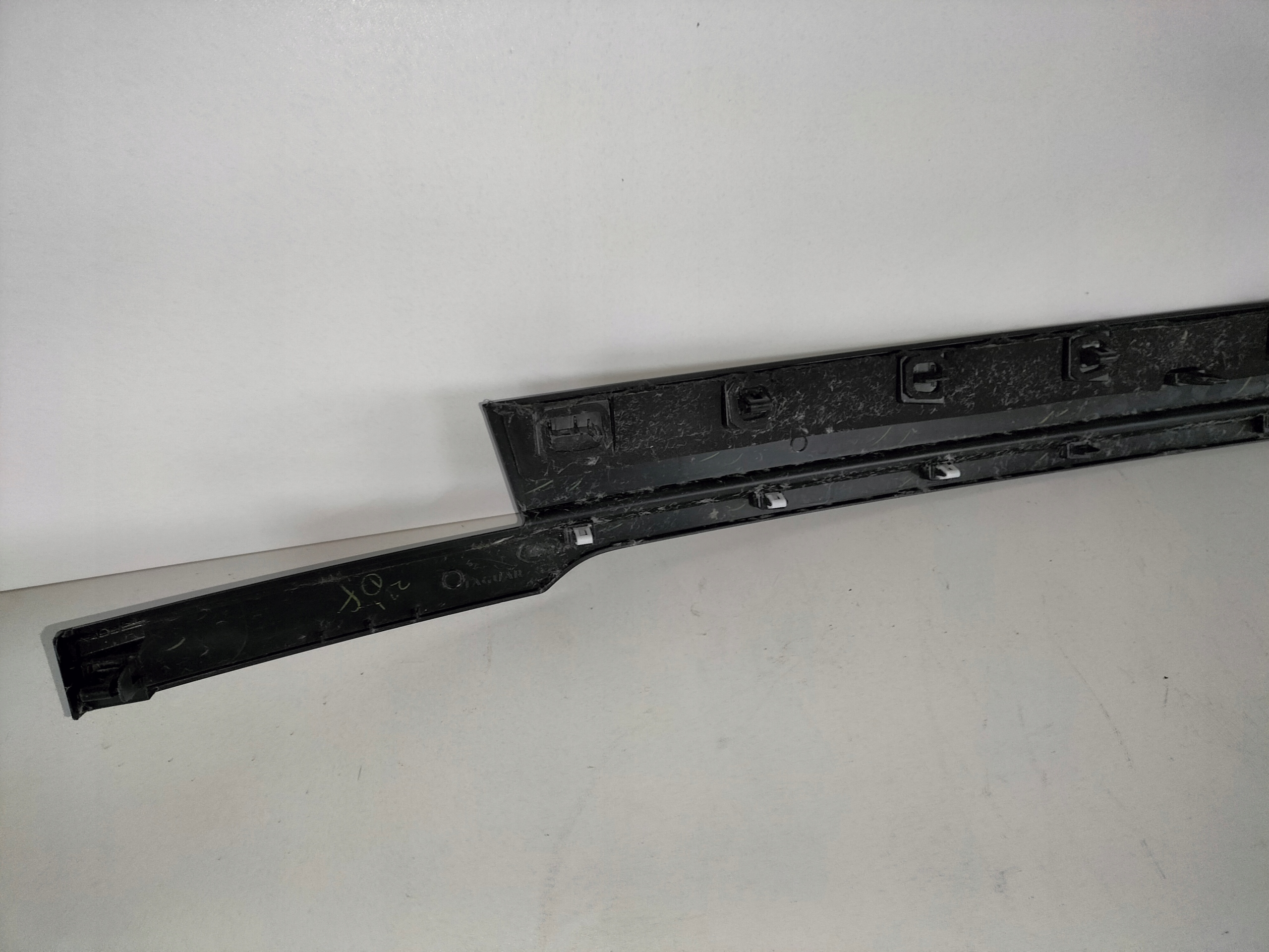 moulding cap bonnet rear part RANGE ROVER EVOQUE II 19