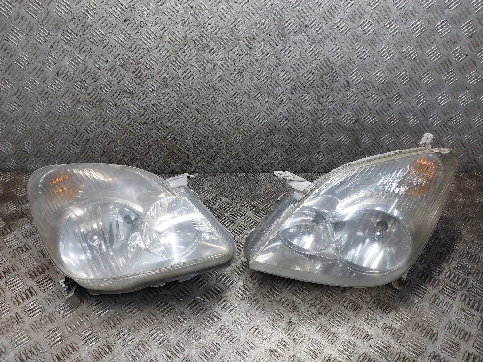 light left front + right front TOYOTA COROLLA VERSO and