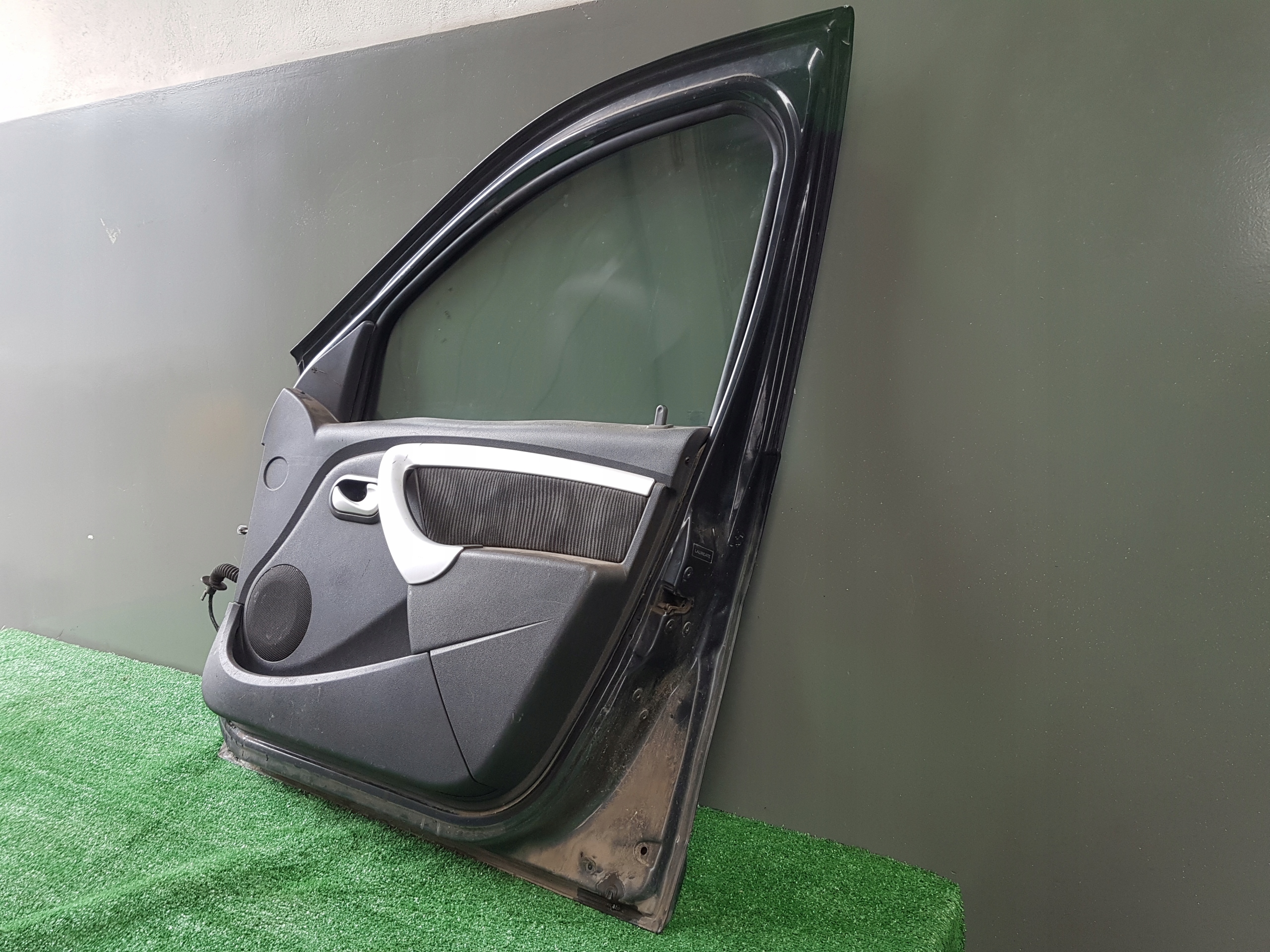 door right front DACIA SANDERO 2009