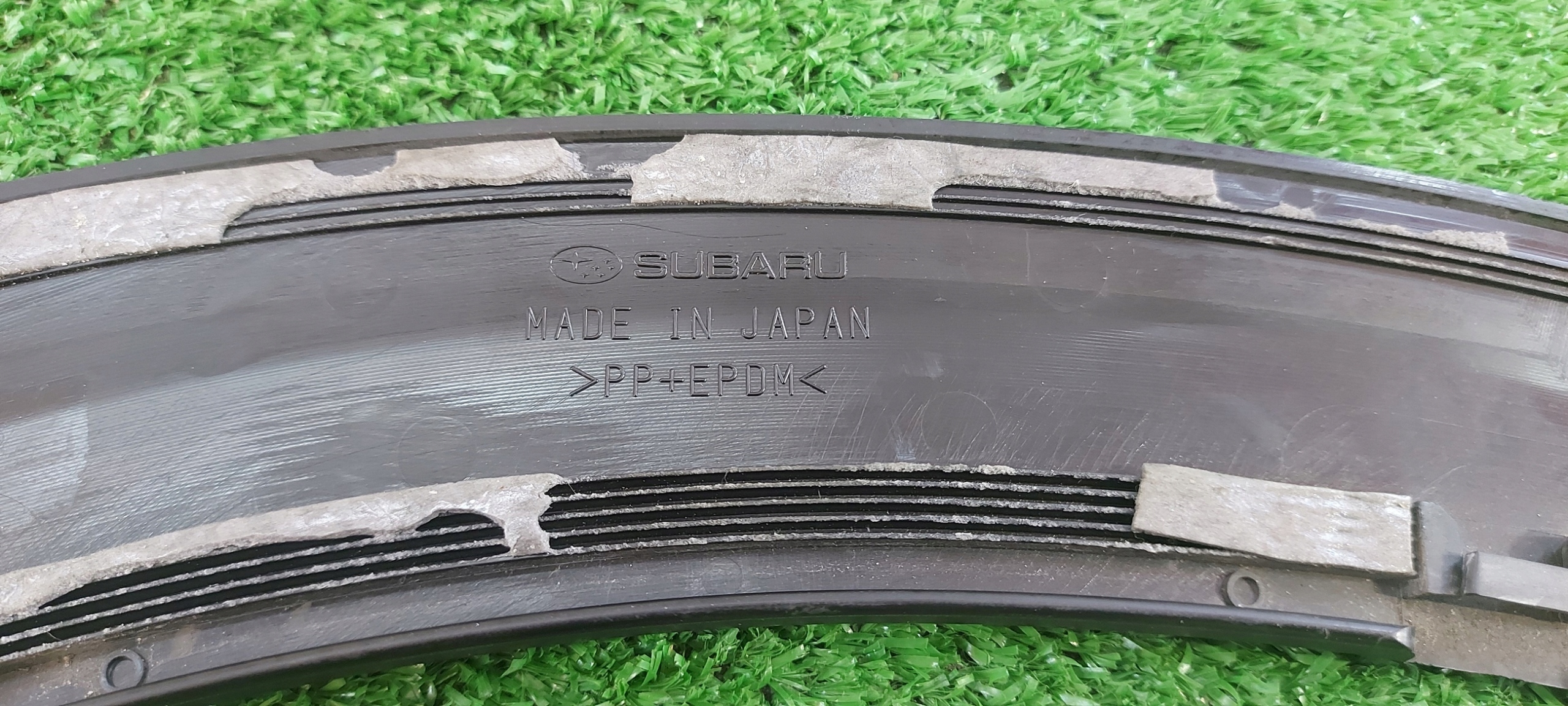 SUBARU FORESTER moulding door left rear part cap OE