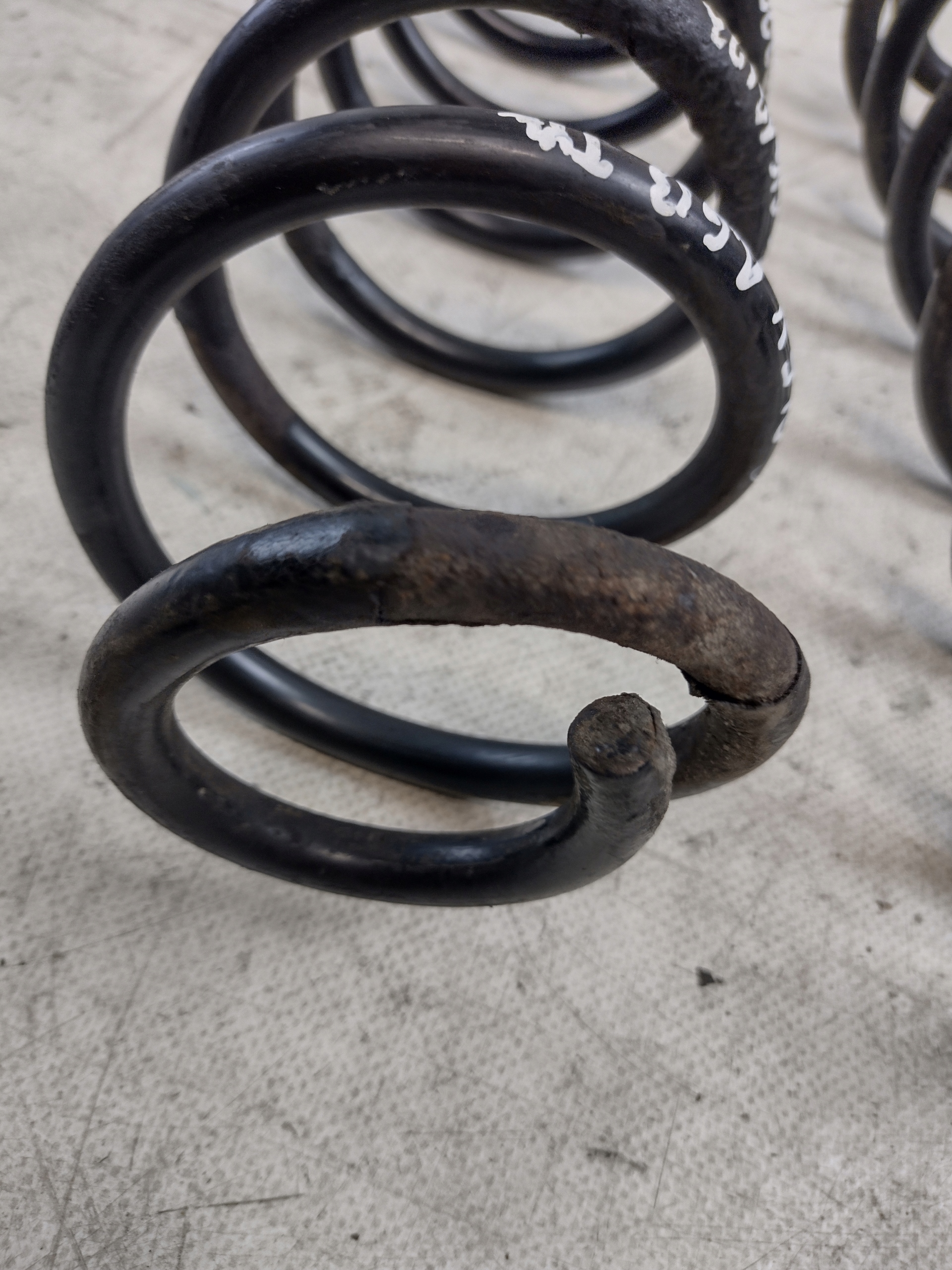 springs rear. Volkswagen Golf V 5 1,6B