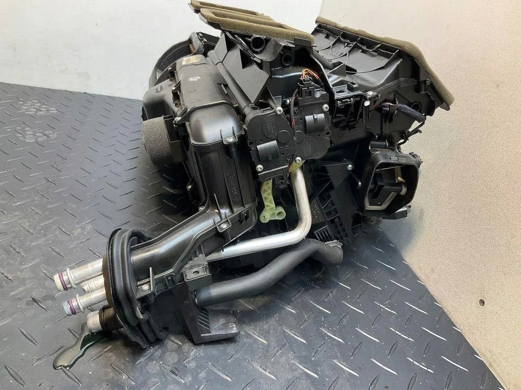 BMW e90 e91 e92 e93 радиатор отопителя отопитель салона 9181171