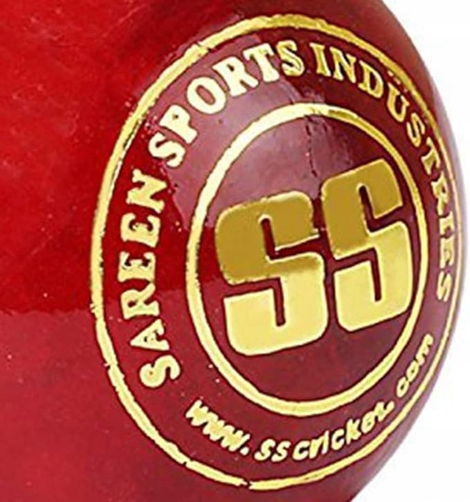 Kriketový Míč Ss Gutsy Alum Tanned Cricket Ball Červený 400 Gramů