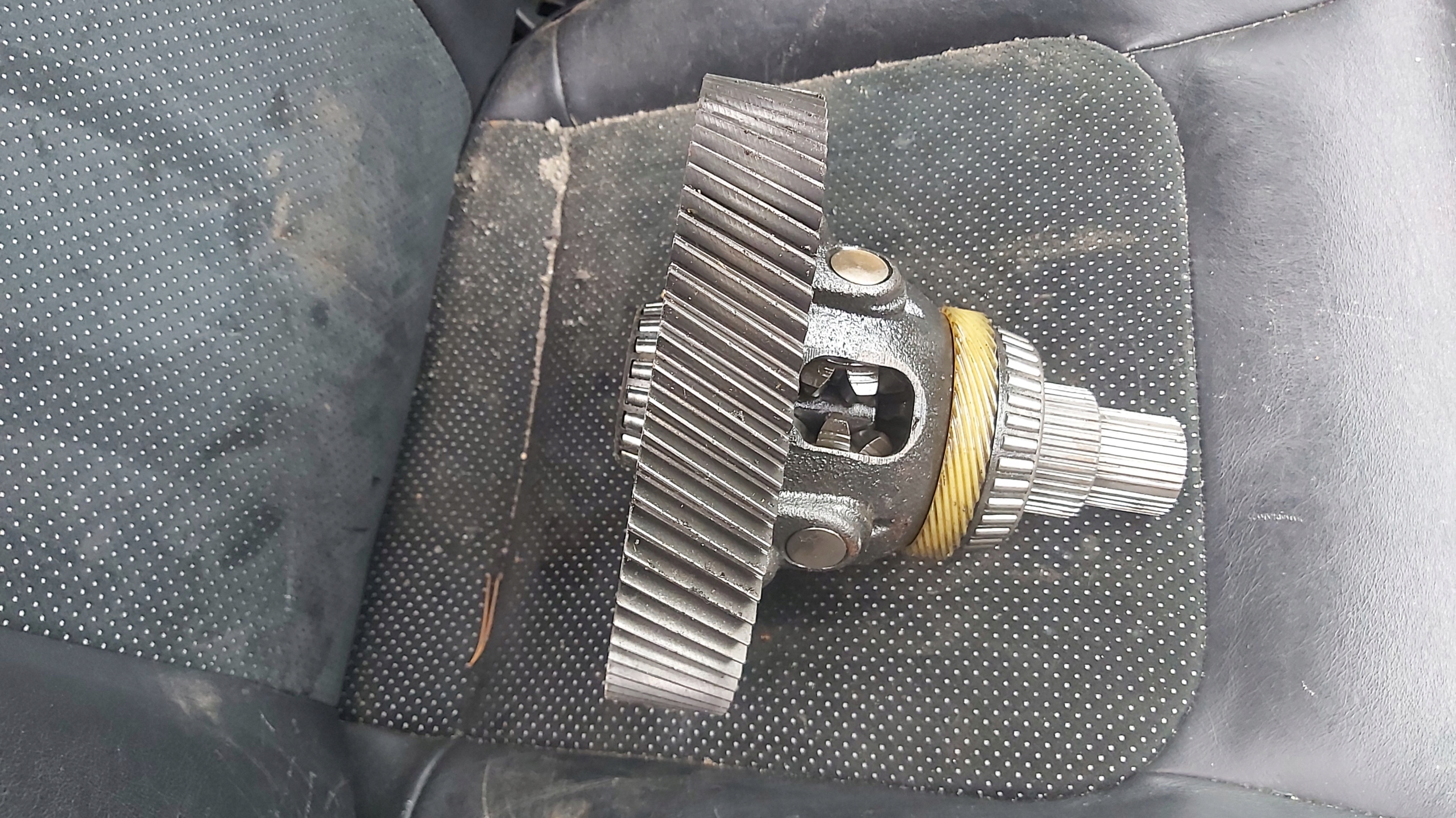 Диференціал OUTLANDER і 2.0 T 4x4