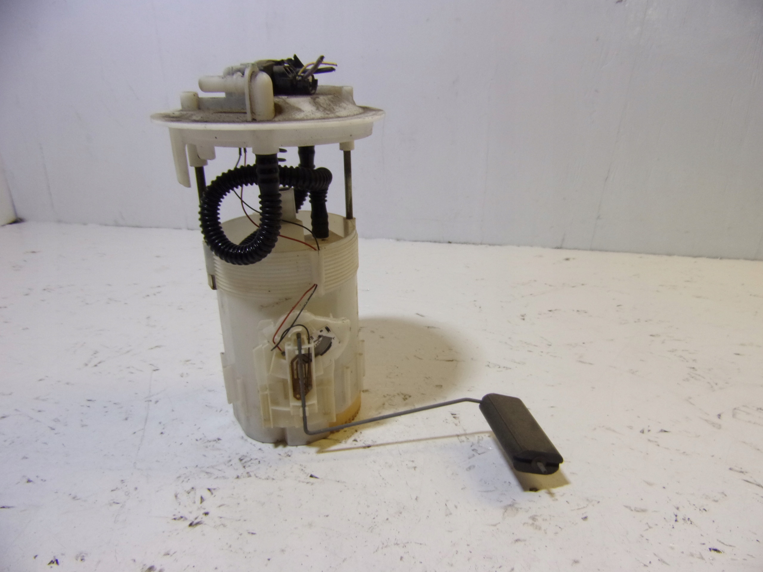 CZUJNIK POZIOMU PALIWA RENAULT LAGUNA 2 8200465952