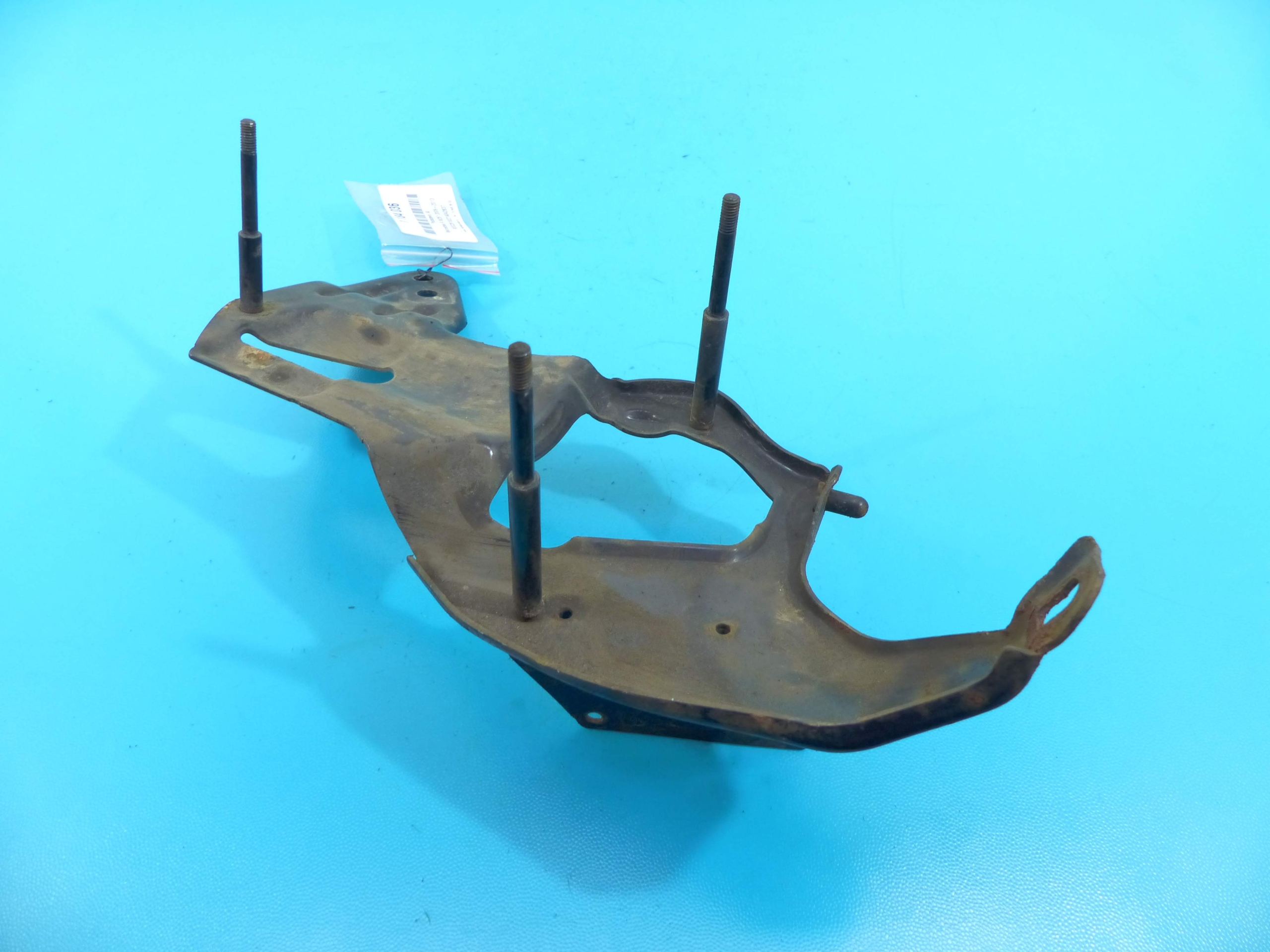 A2513210040 - Крепление компрессора MERCEDES R W251