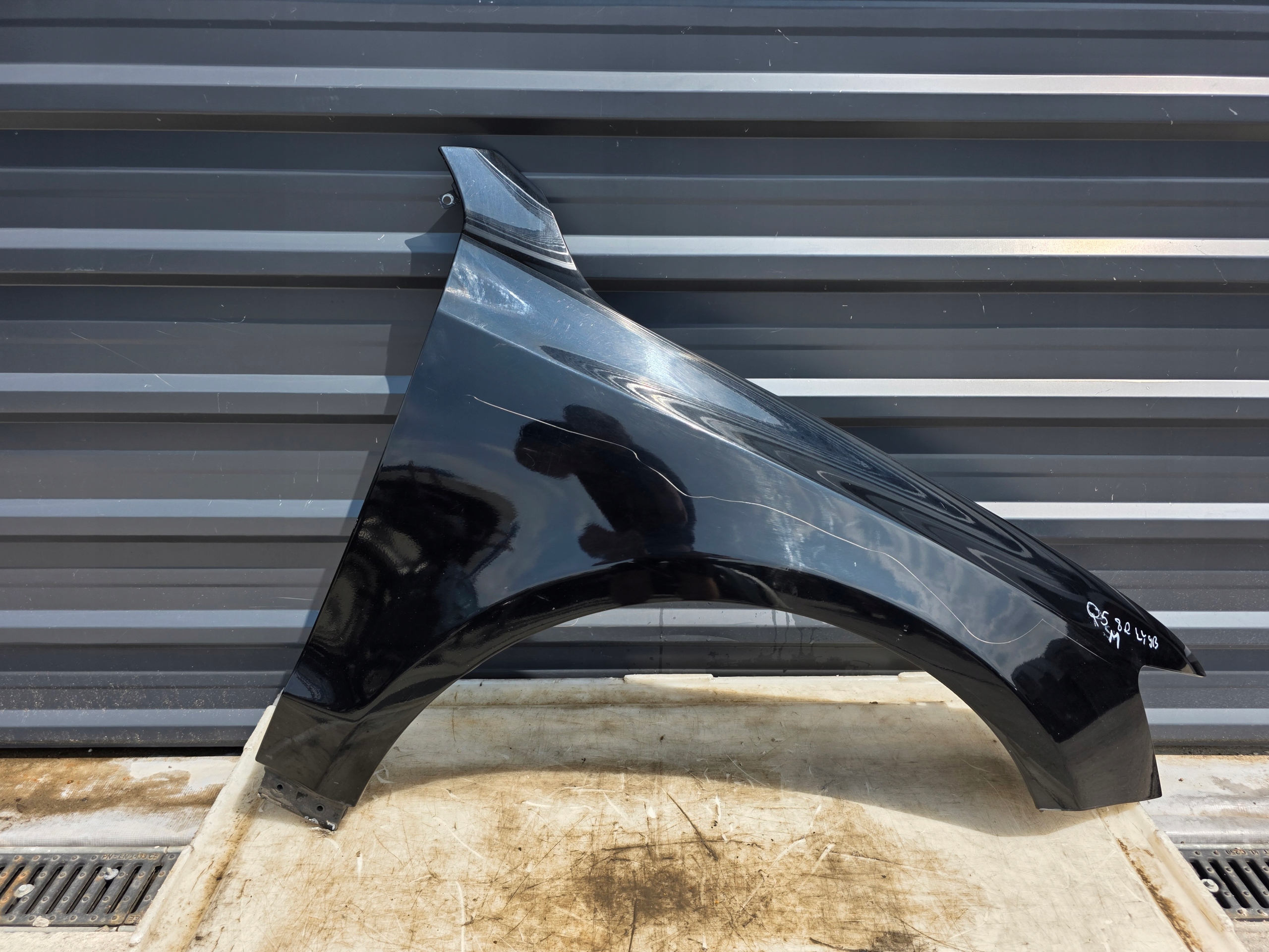 fender right front AUDI Q5 8R 2011-2016 LY9B