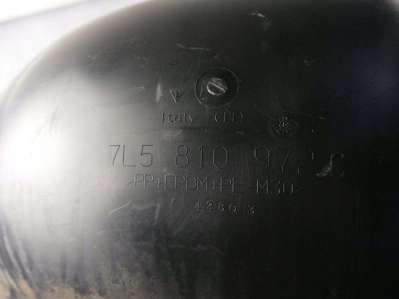 PORSCHE CAYENNE 9P mudguard right rear part rear. right