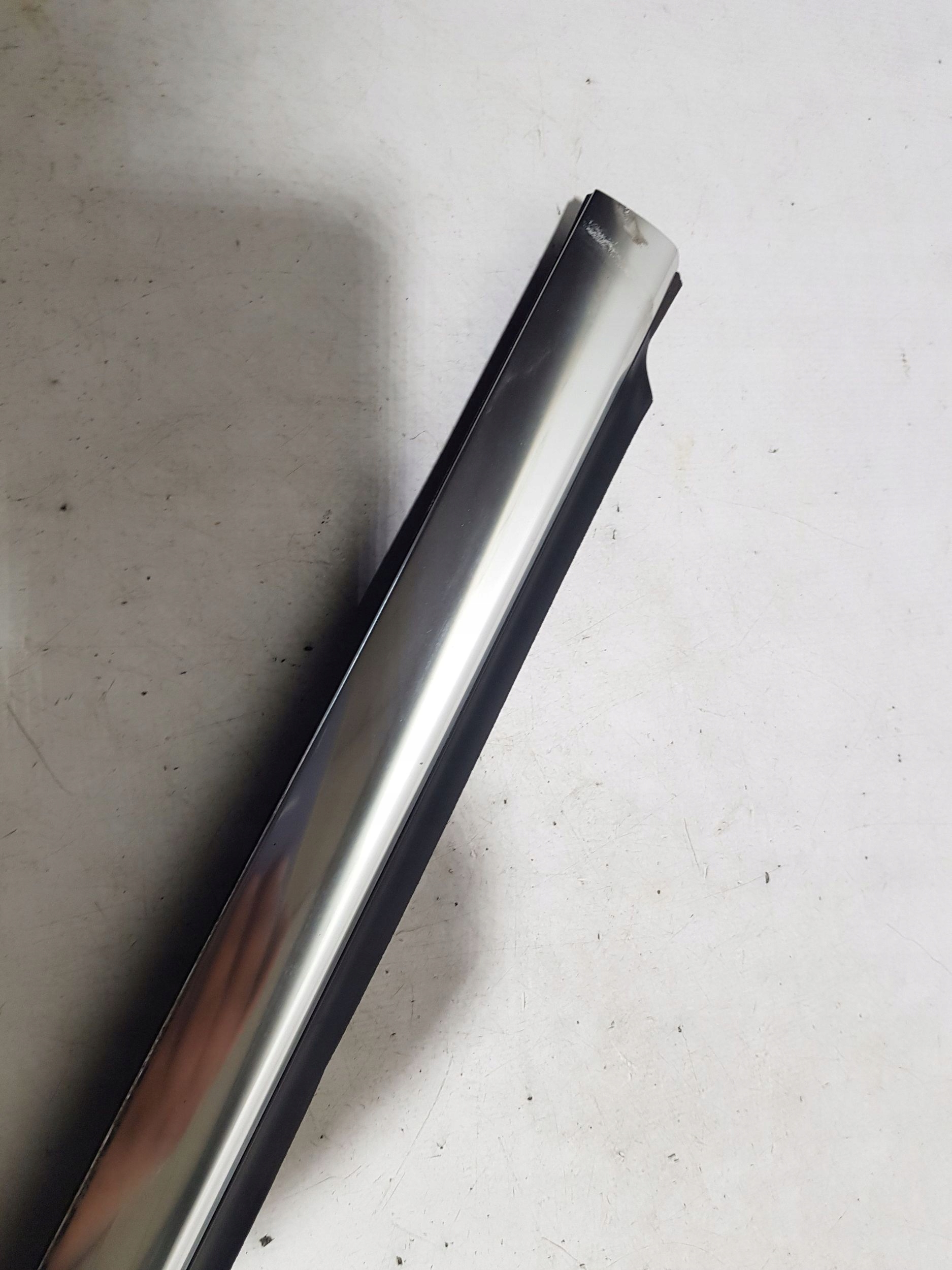 moulding CHROM door dust left front front driver´s MERCEDES W251
