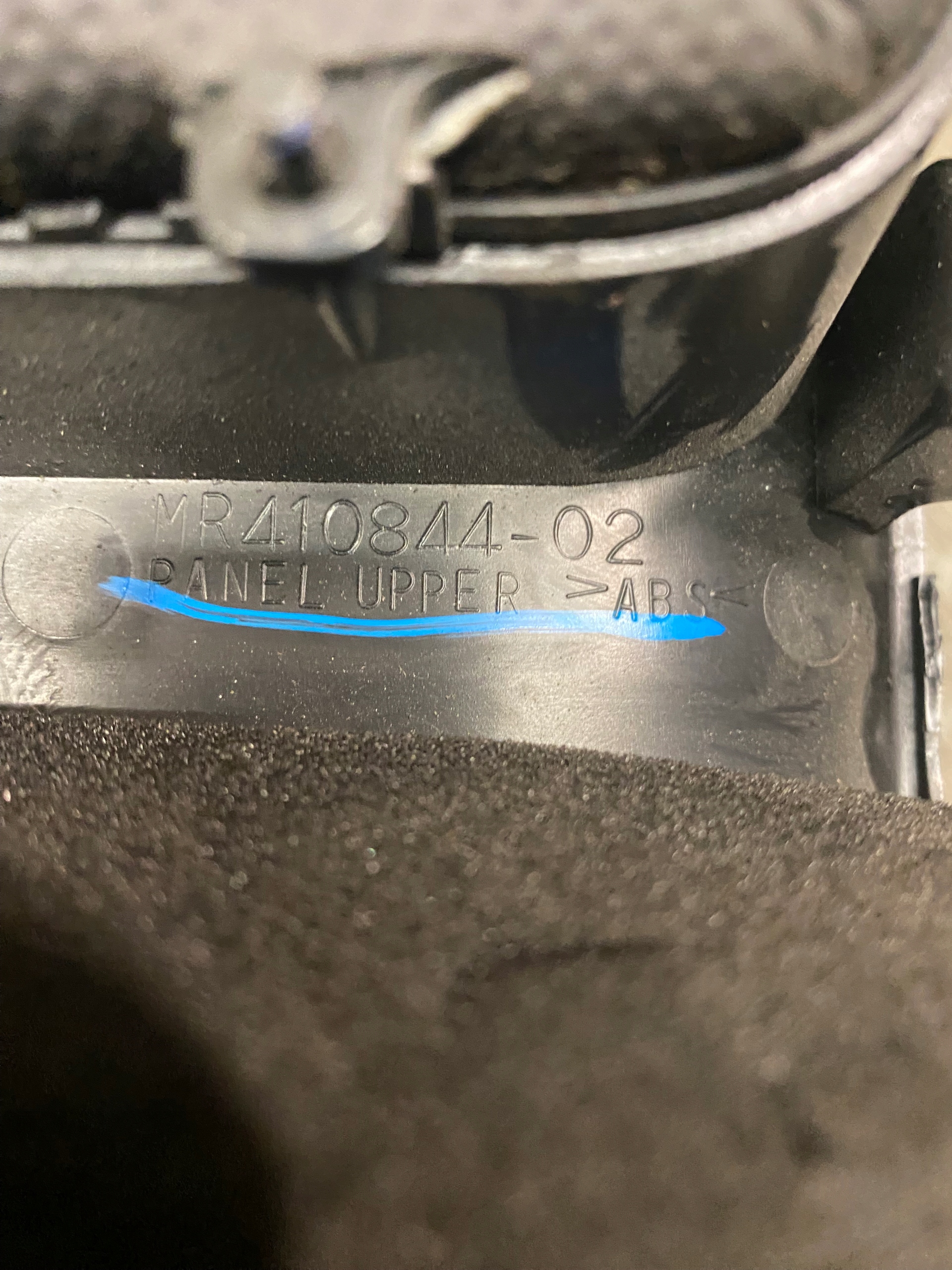 Pajero III 99-06 рамка кронштейн передач механика MR410844