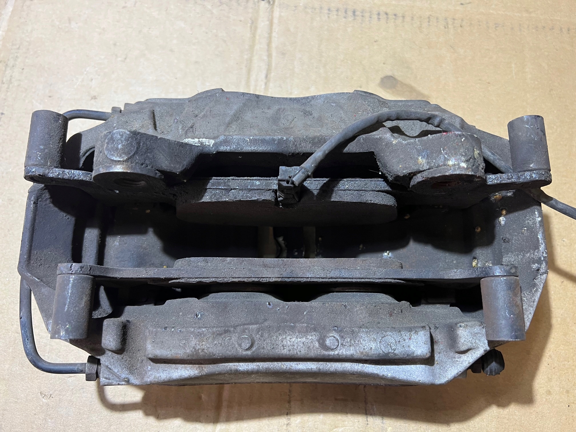 AUDI A4 B9 caliper brake left front left front 4 pistons 8W05CA