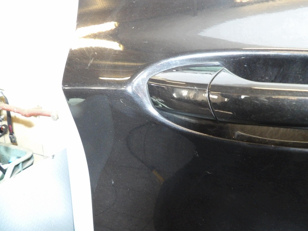 INFINITI Q30 door front right Z11G