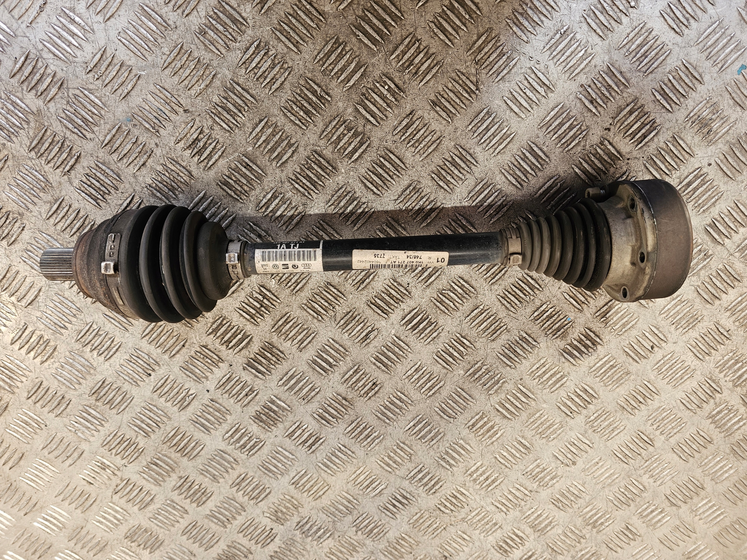 semi-axis 1K0407271AT A3 8P GOLF VI YETI LEON II 1.6TDI left front original