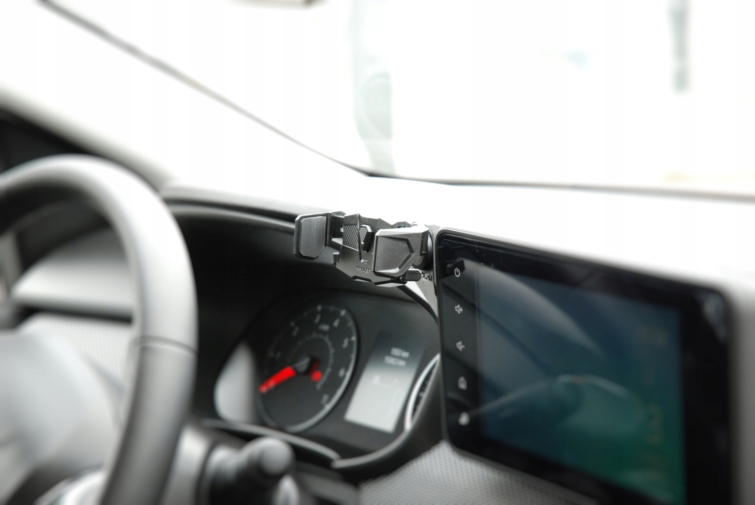 Uchwyt automatyczny na telefon Dacia Sandero 3 EAN (GTIN) 5904830345674