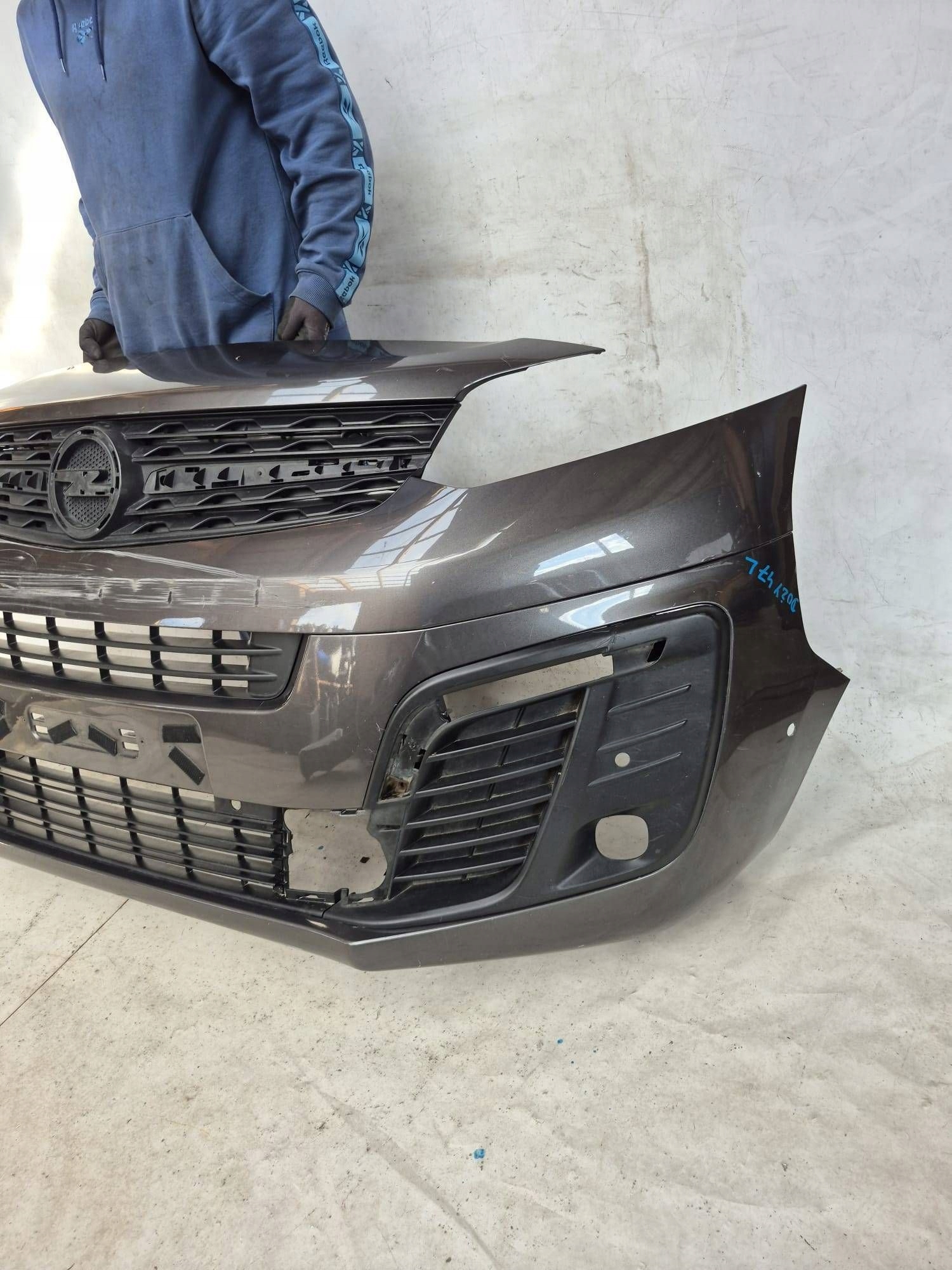 OPEL ZAFIRA LIFE D VIVARO C 19- bumper front front grill 9833129877