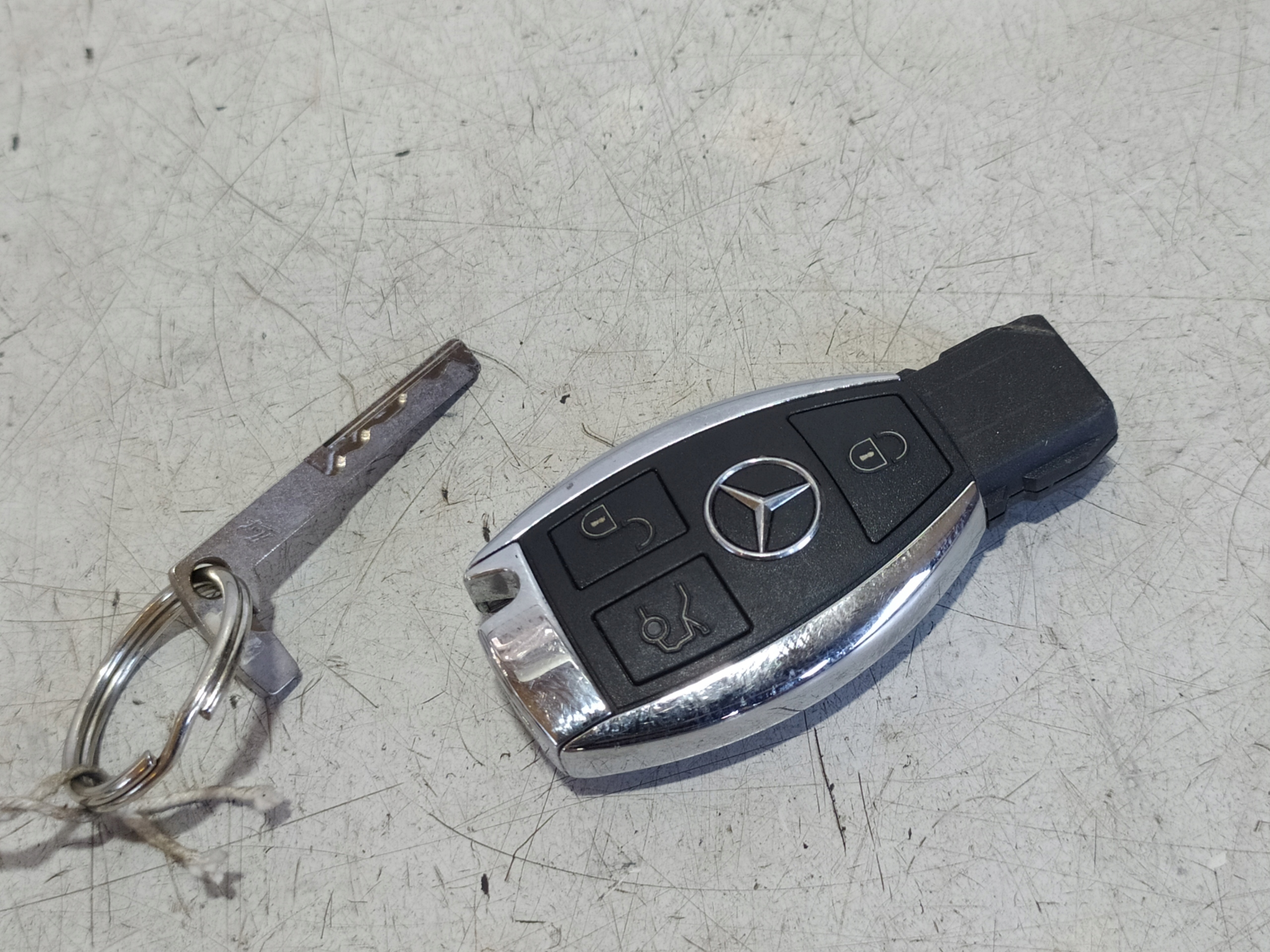 MERCEDES W207 KLUCZYK PILOT Typ samochodu Samochody osobowe