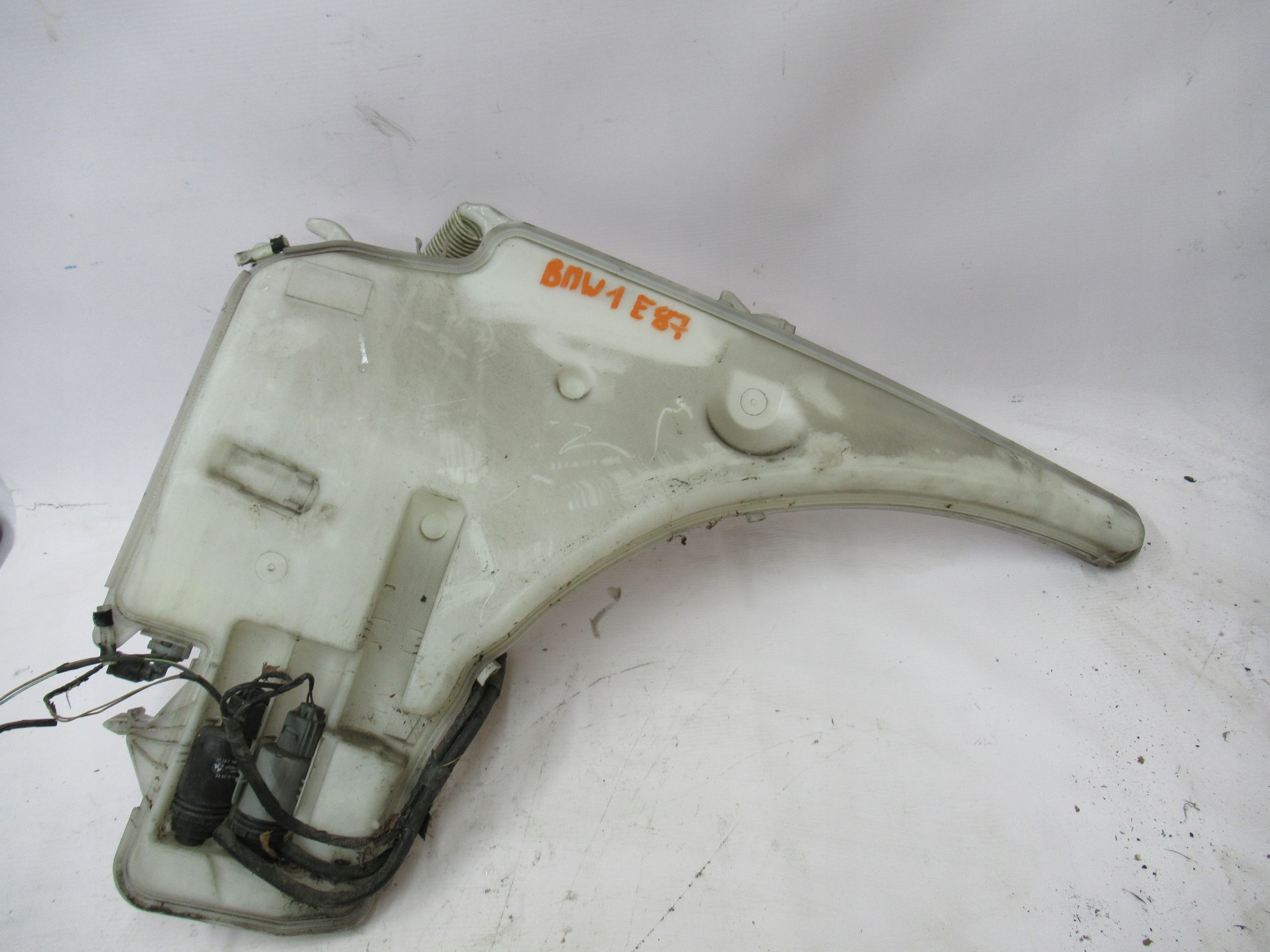washer fluid tank BMW 1 E87 06