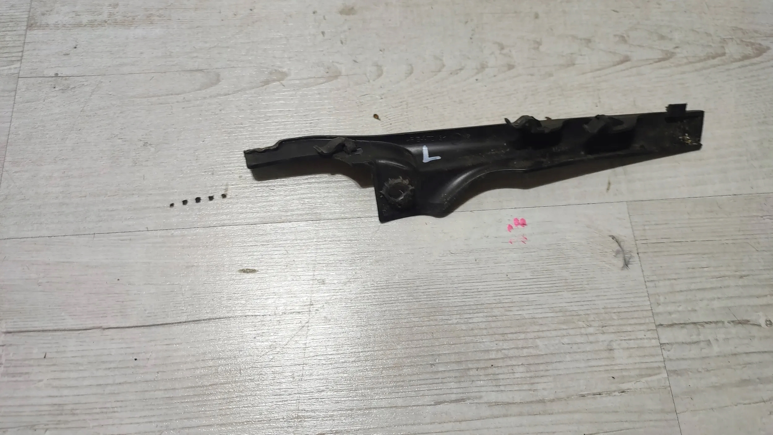 Dacia Logan II 2019r Gauche Bouche buse Moulage Couverture Aile