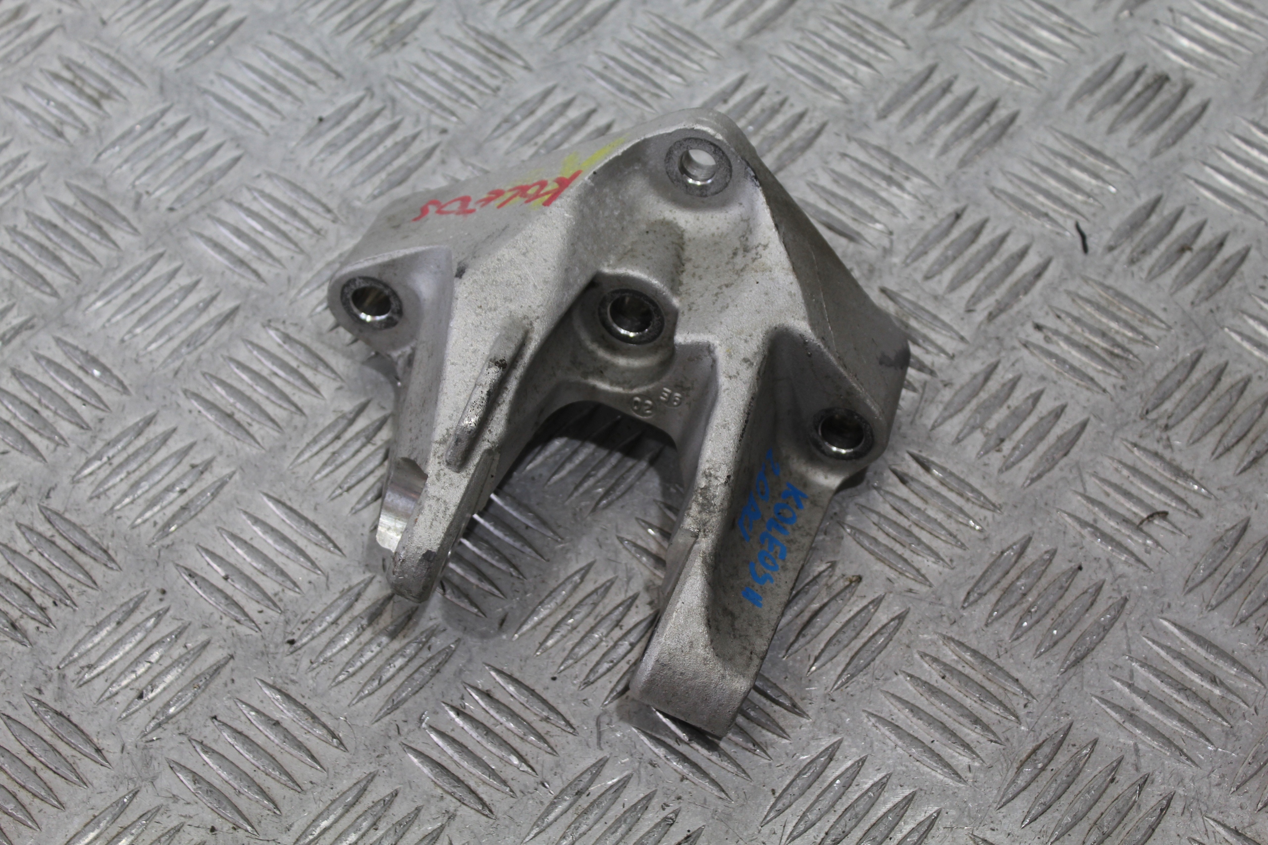 SUPPORT SUPPORT PLAQUE MOTEUR KOLEOS II 2 LIFT