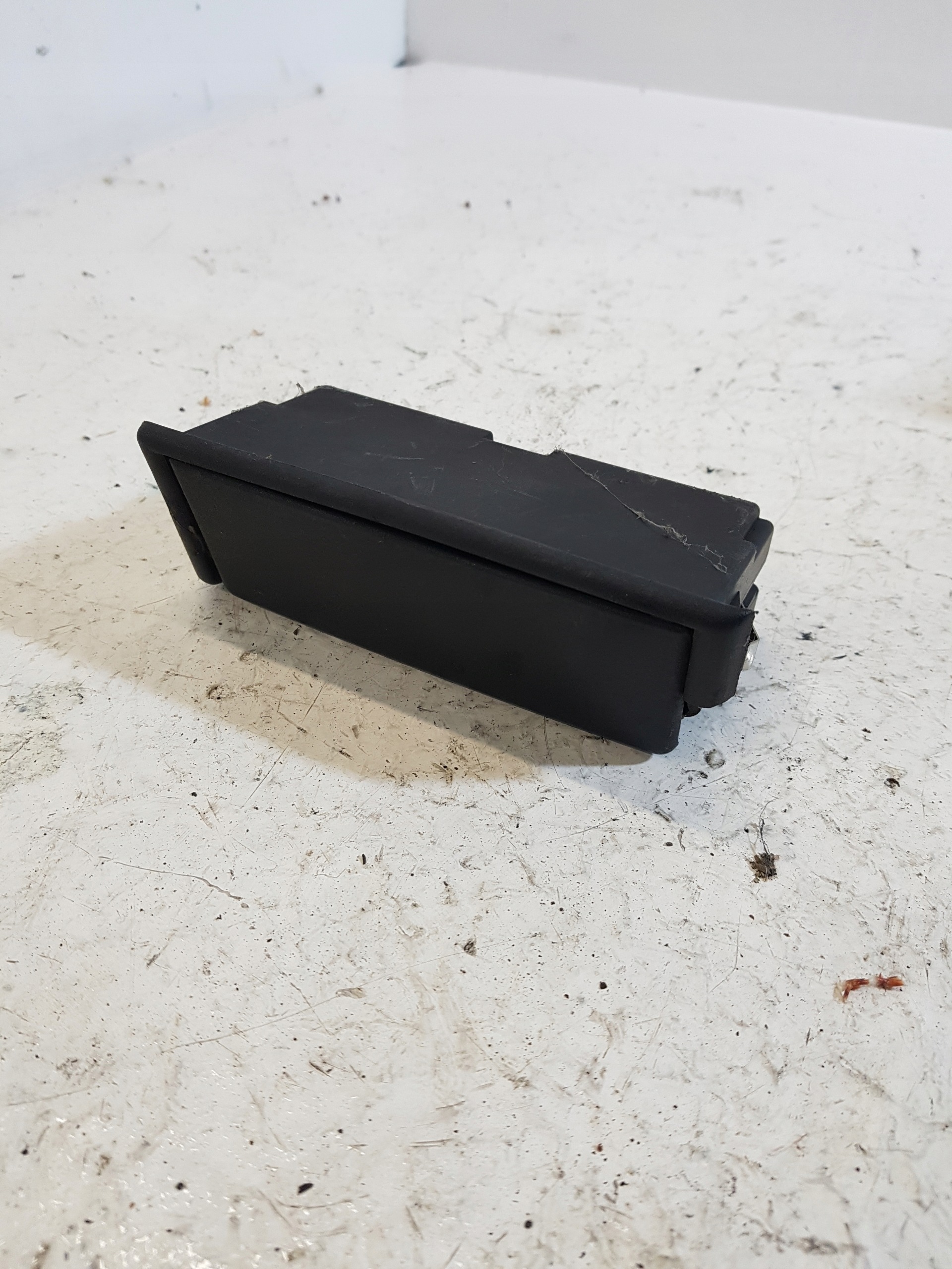 pepeljara stražnja BMW E30
