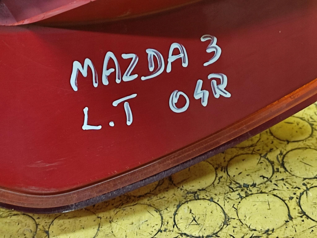 MAZDA 3 light left rear part