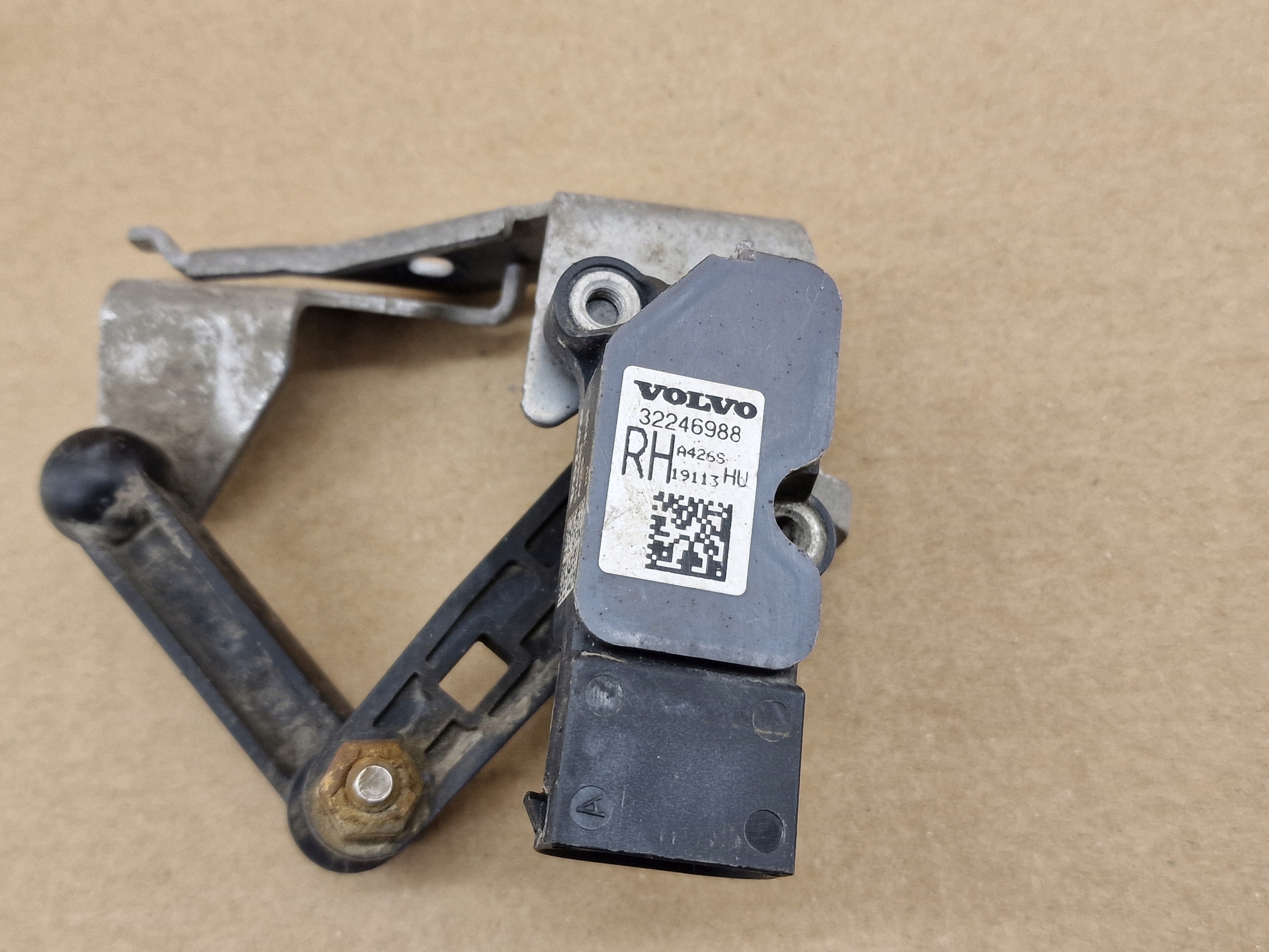 Sensor POZIOMOWANIA lichte rechts heck XC90 II V90 CC XC60 II