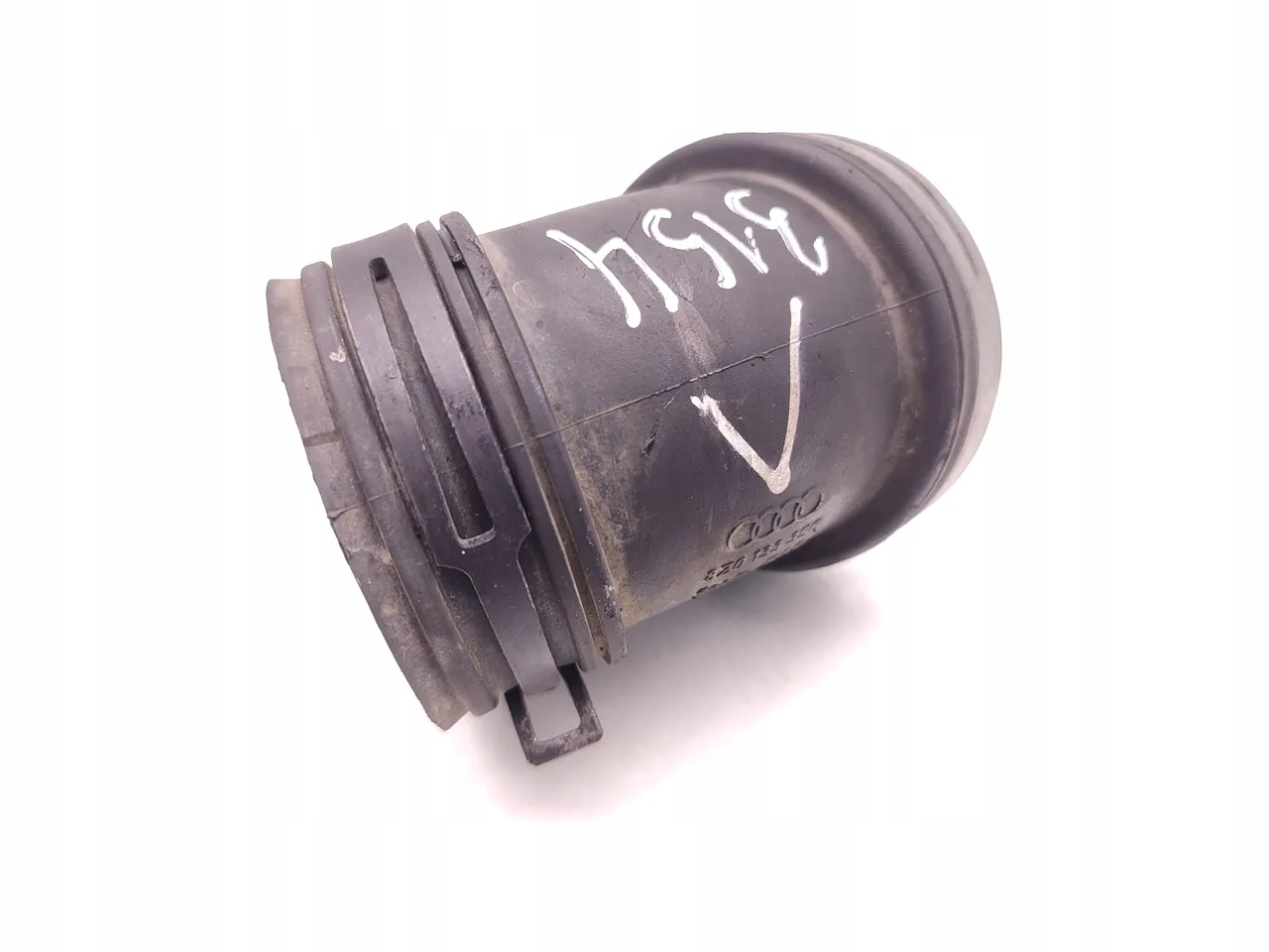 труба Воздух Audi A2 1.6 8Z0133356